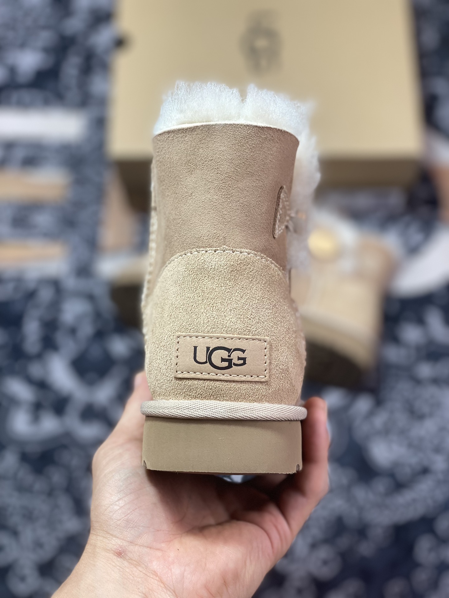 260  美国轻奢品牌UGG W Mini Bailey Button II 迷你贝莉纽扣百搭短靴“杏白加绒”