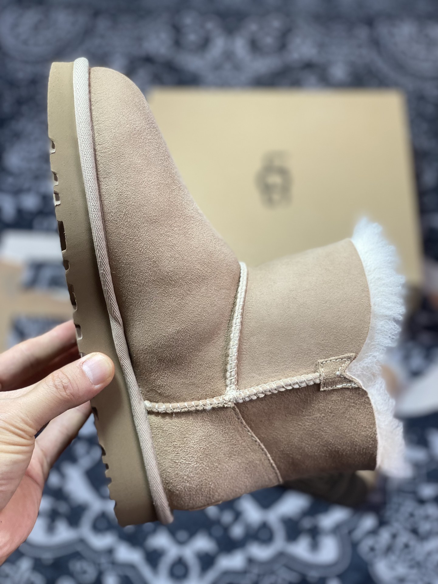 260  美国轻奢品牌UGG W Mini Bailey Button II 迷你贝莉纽扣百搭短靴“杏白加绒”