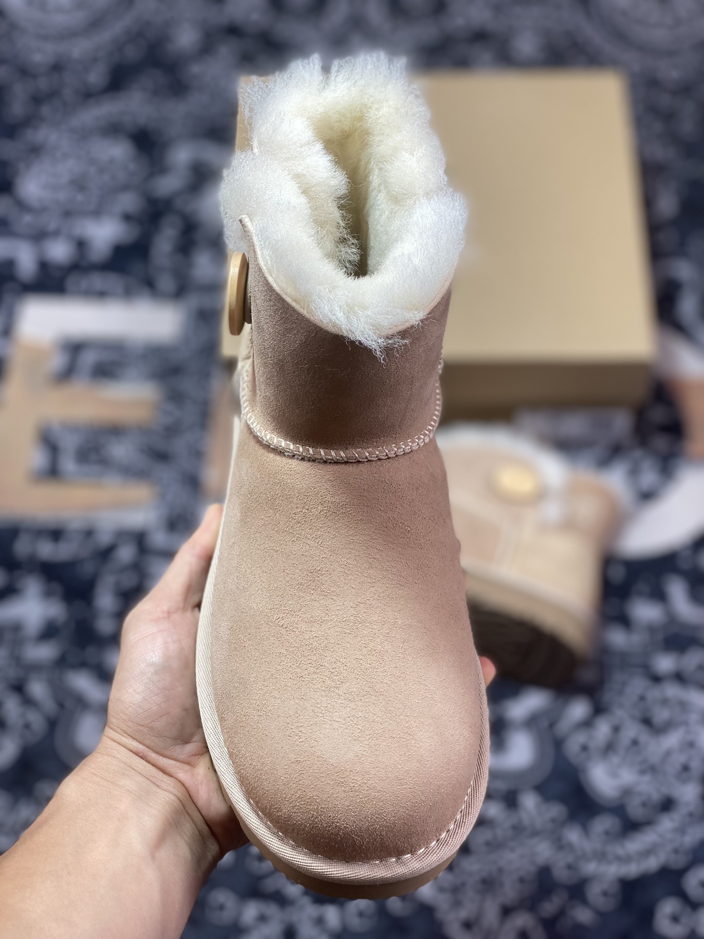 260  美国轻奢品牌UGG W Mini Bailey Button II 迷你贝莉纽扣百搭短靴“杏白加绒”