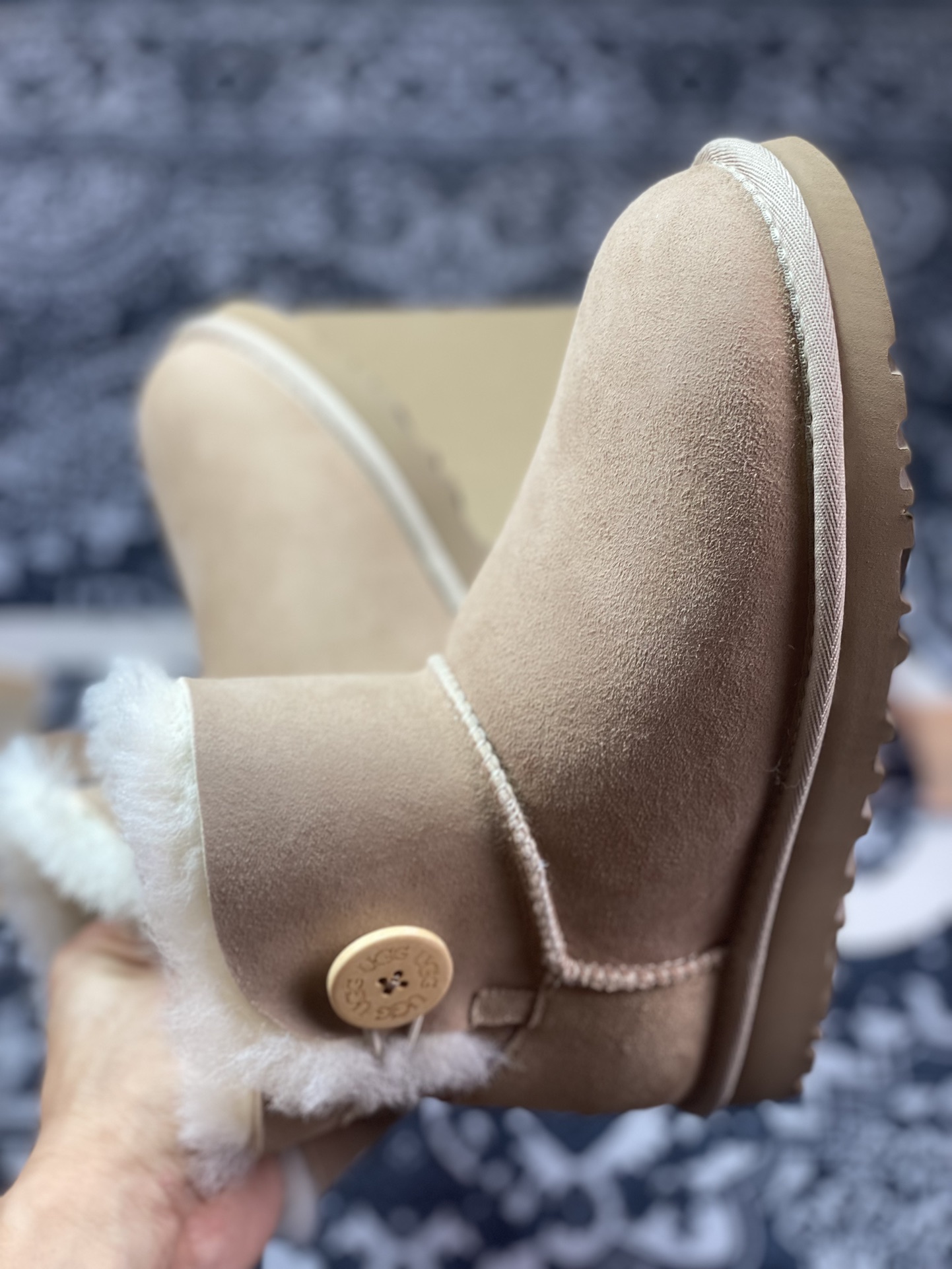 260  美国轻奢品牌UGG W Mini Bailey Button II 迷你贝莉纽扣百搭短靴“杏白加绒”