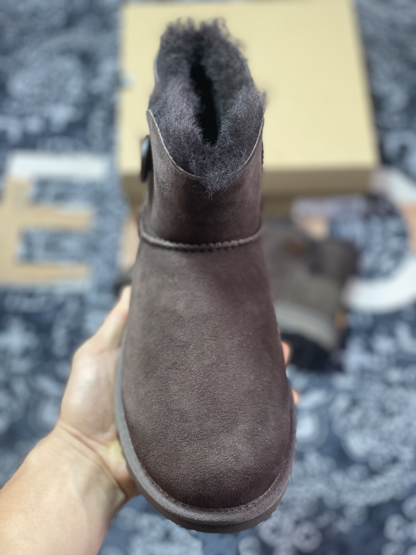 260  UGG W Mini Bailey Button II 迷你贝莉纽扣2.0系列经典短靴“巧克力棕加绒”