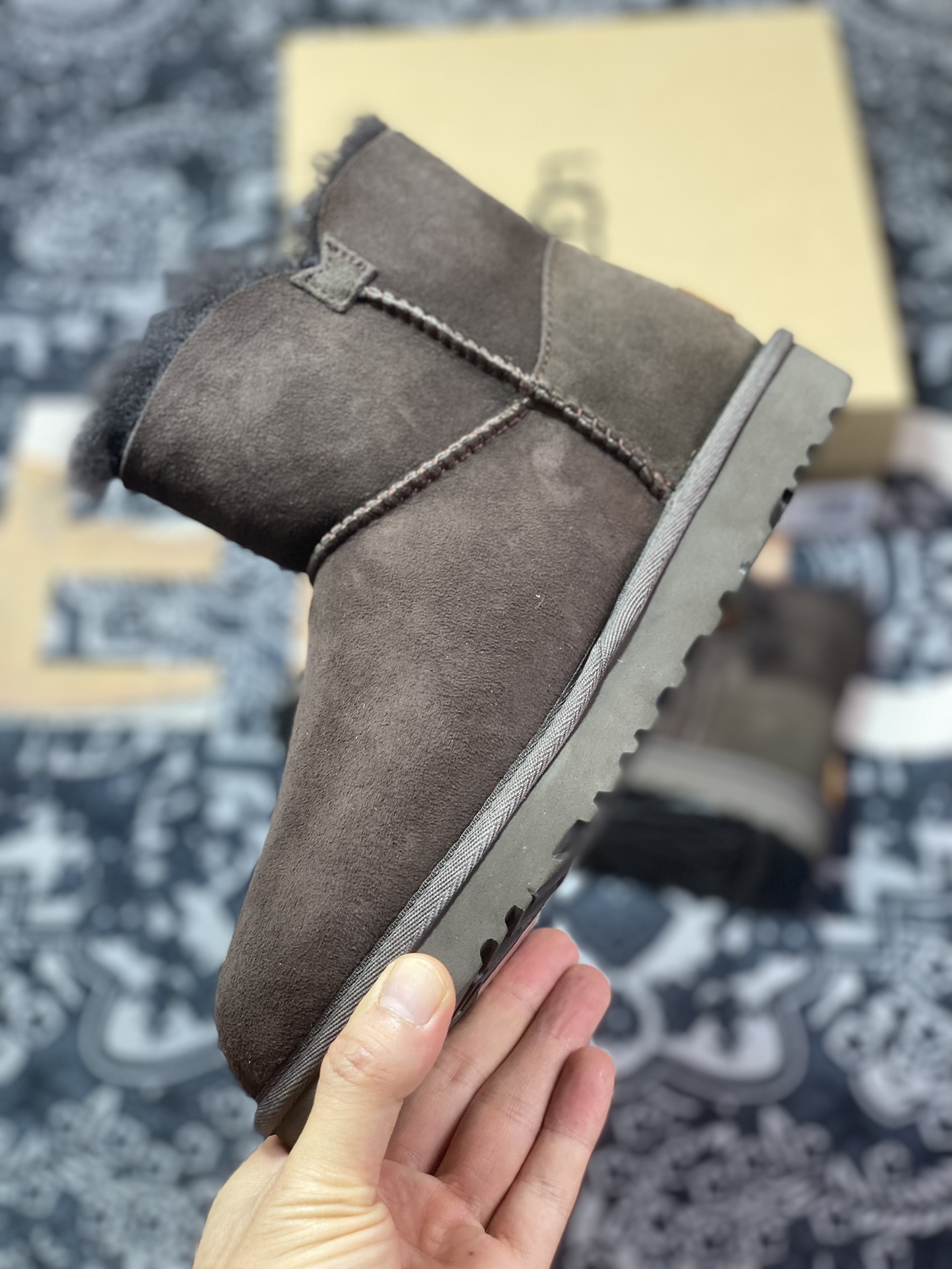 260  UGG W Mini Bailey Button II 迷你贝莉纽扣2.0系列经典短靴“巧克力棕加绒”