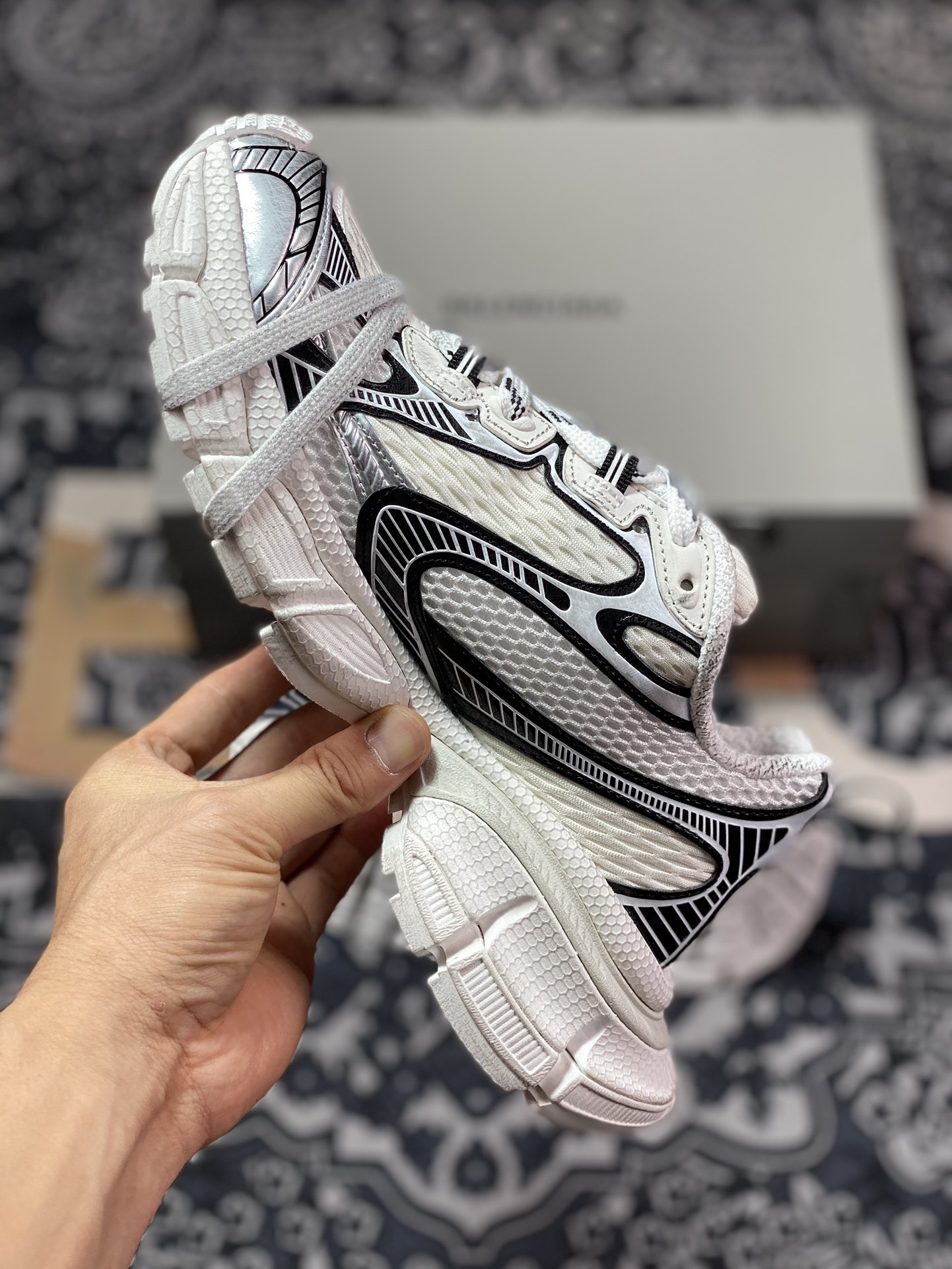 430 巴黎世家BALENCIAGA 3XL Sneakers 3+系列低帮慢跑鞋“网织白黑做旧”734731 W2XL6 0352