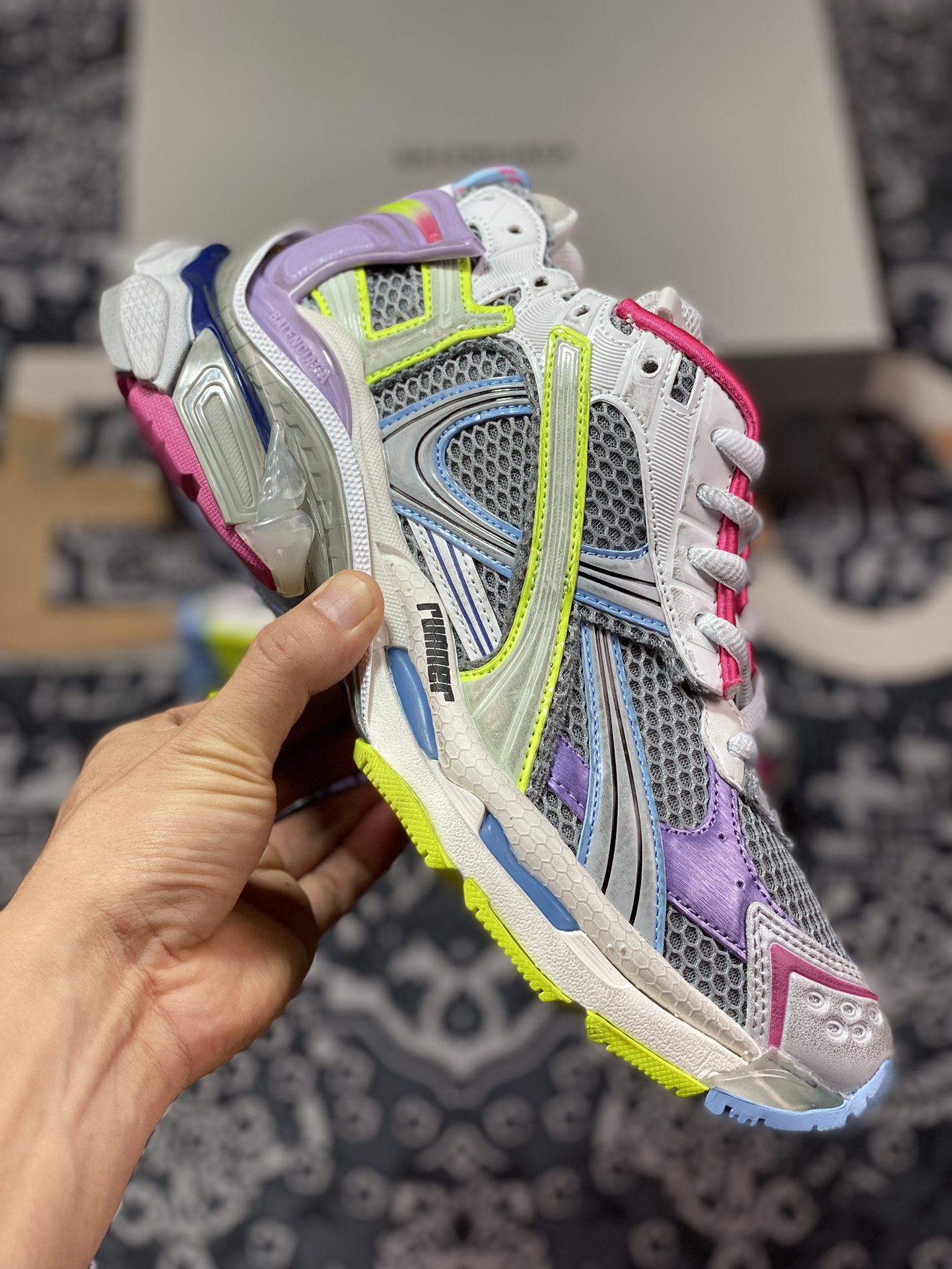 520 巴黎世家BALENCIAGA Runner Sneaker”Grey/White/Multicolo”2.0慢跑系慢跑鞋 772774 W3RNY 0361