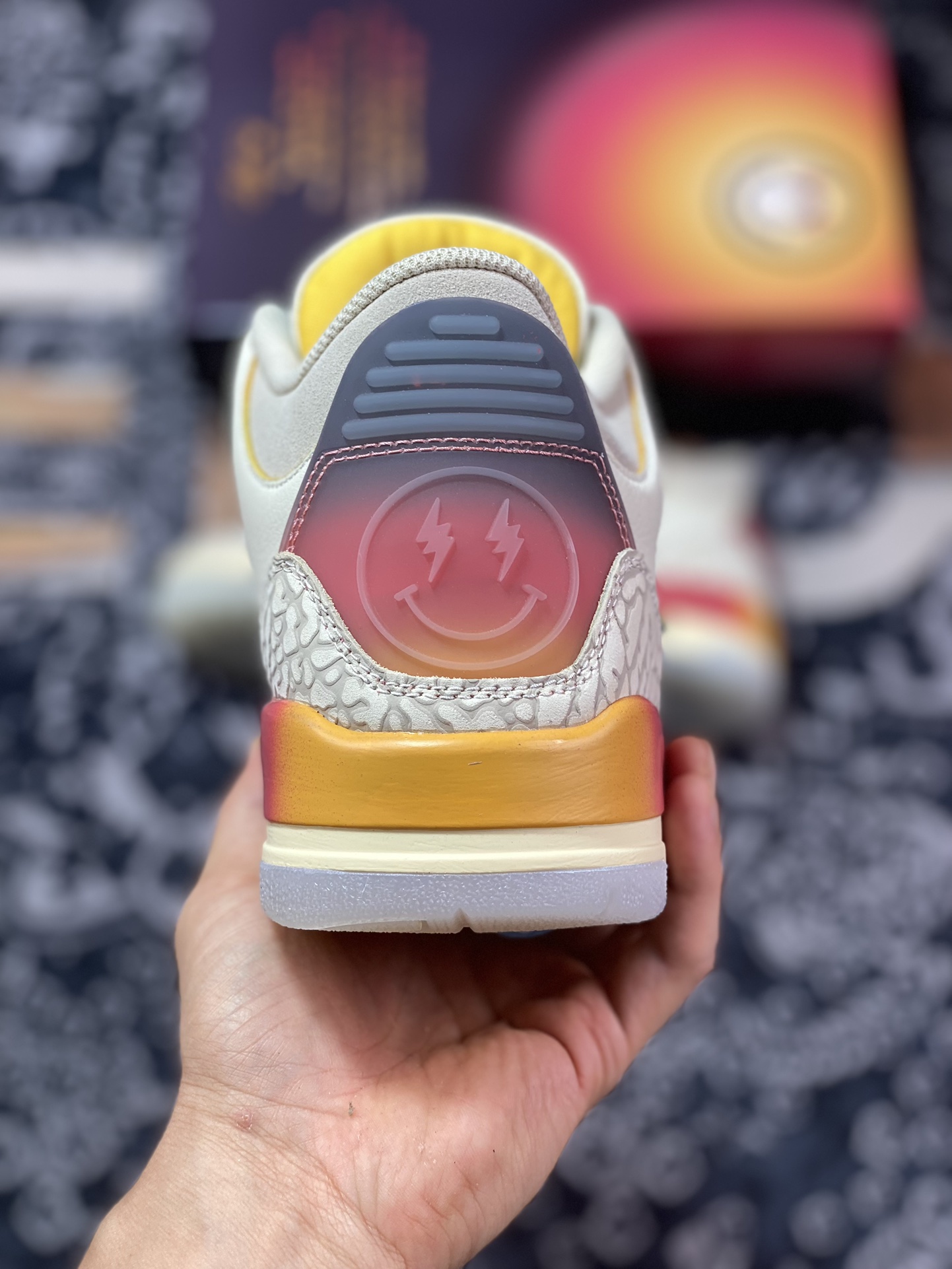 380  J Balvin x Air Jordan 3 Retro SP ”Medellin Sunset” 彩虹渐变笑脸 FN0344-901