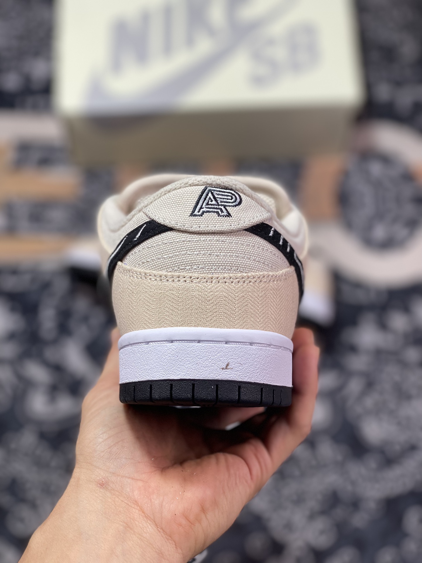 380 优选 Albino & Preto x Nike  Dunk SB Low ”Pearl White” 米黑白 FD2627-200