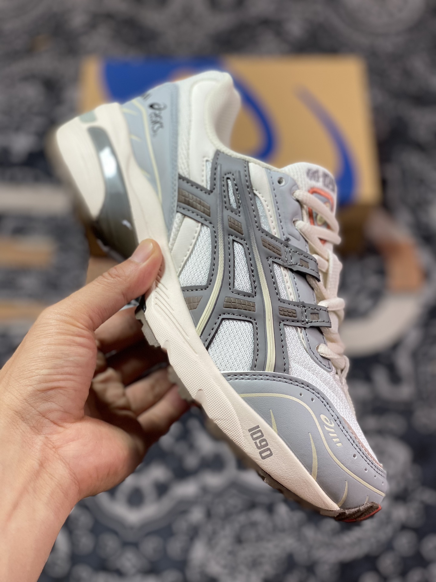 180 Asics Gel-1090 烟灰 亚瑟士复古时尚运动休闲鞋 1203A243-021