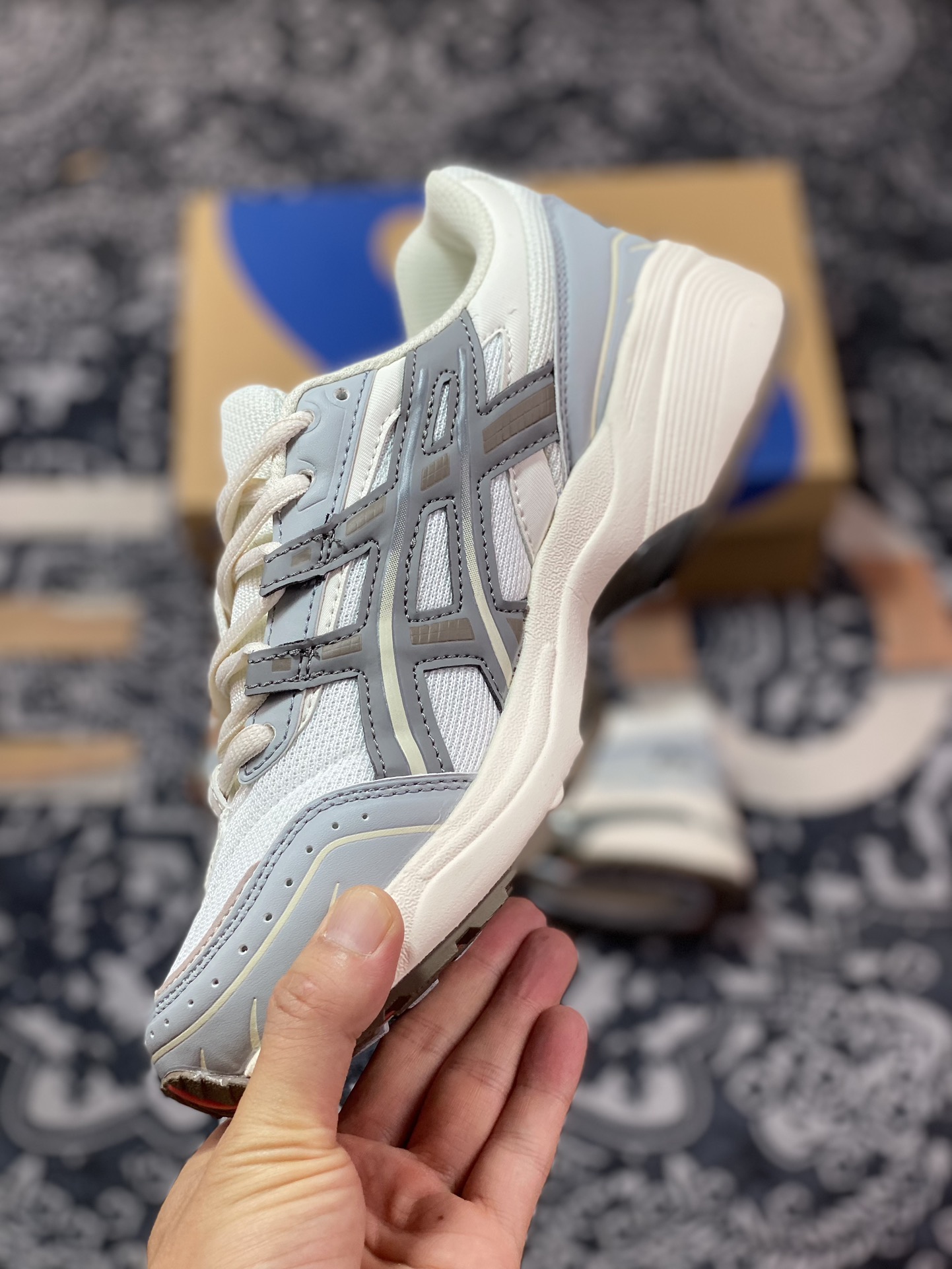 180 Asics Gel-1090 烟灰 亚瑟士复古时尚运动休闲鞋 1203A243-021