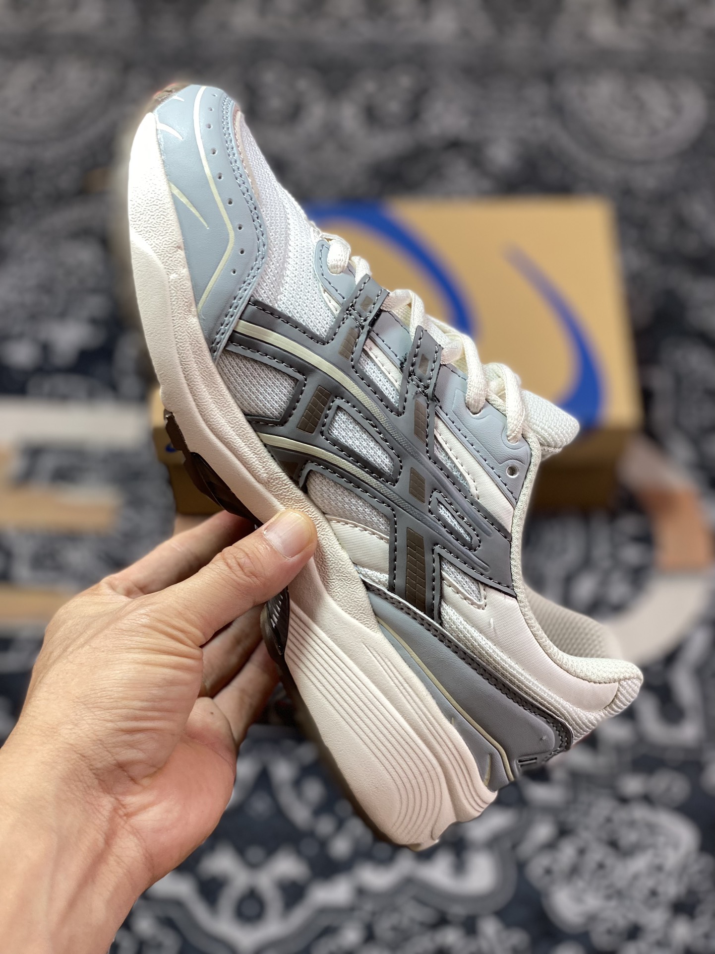 180 Asics Gel-1090 烟灰 亚瑟士复古时尚运动休闲鞋 1203A243-021