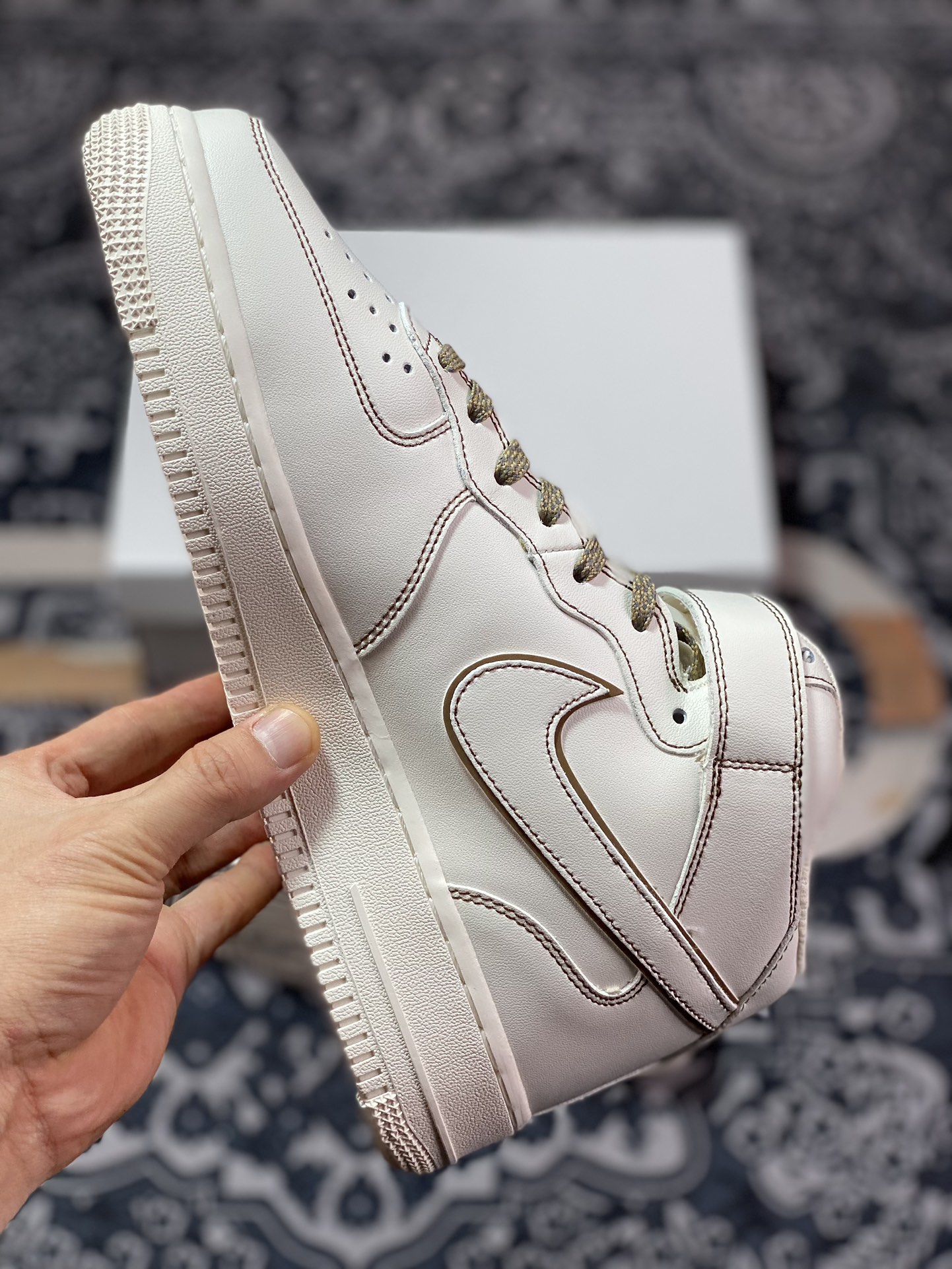 260  Air Force 1'07 Mid 兔八哥白棕3M  BY6899-692