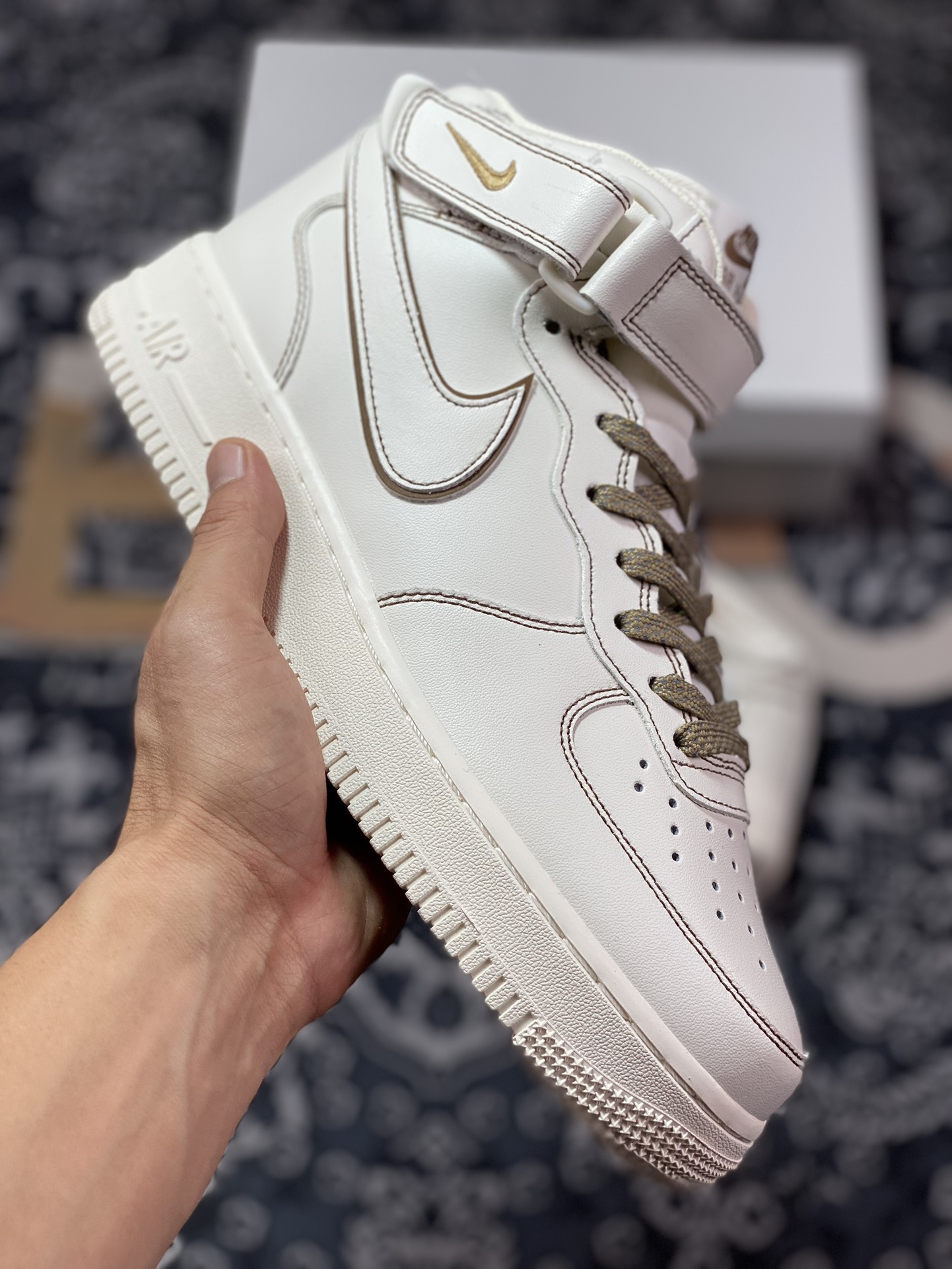 260  Air Force 1’07 Mid 兔八哥白棕3M  BY6899-692