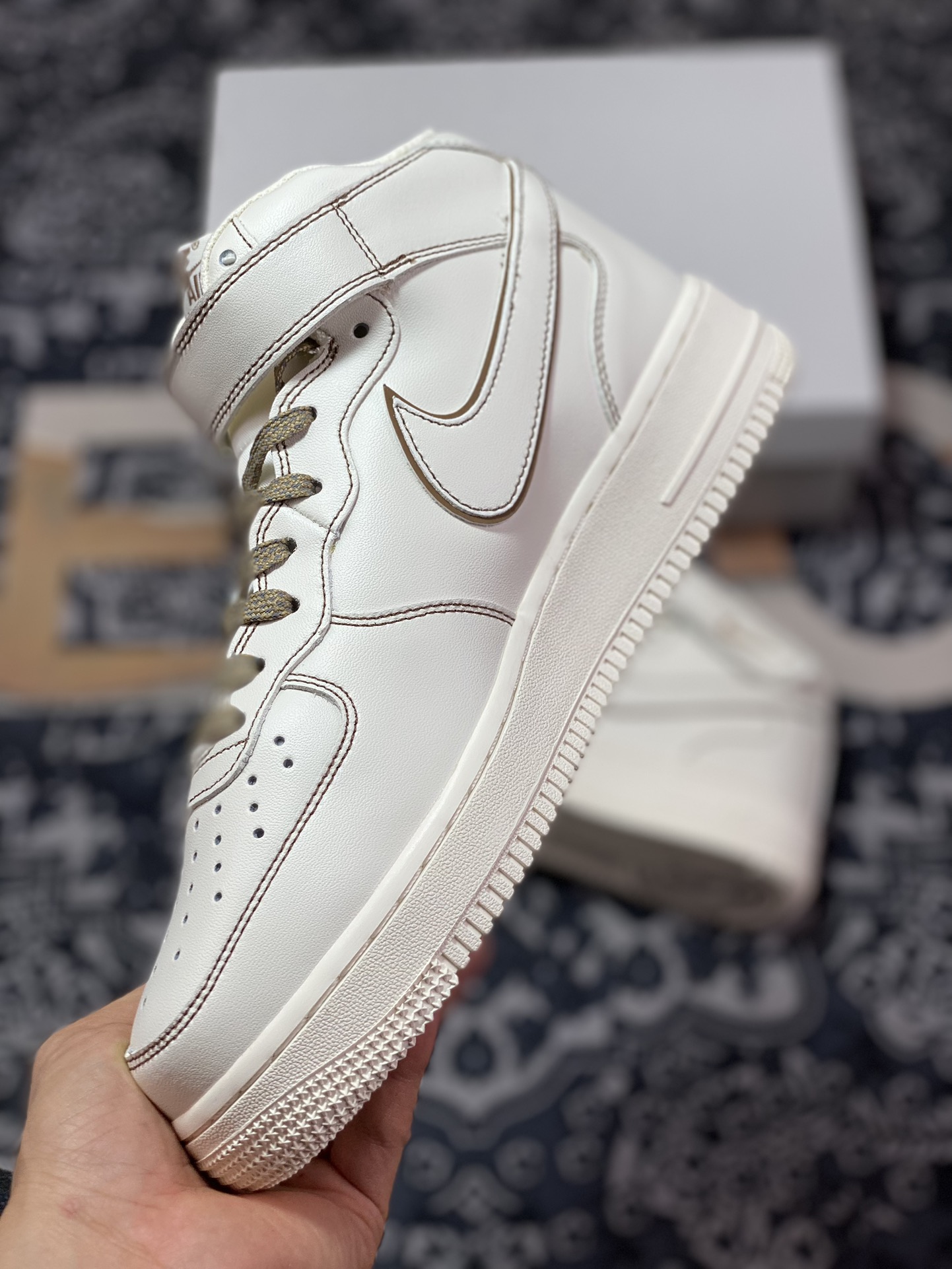 260  Air Force 1'07 Mid 兔八哥白棕3M  BY6899-692