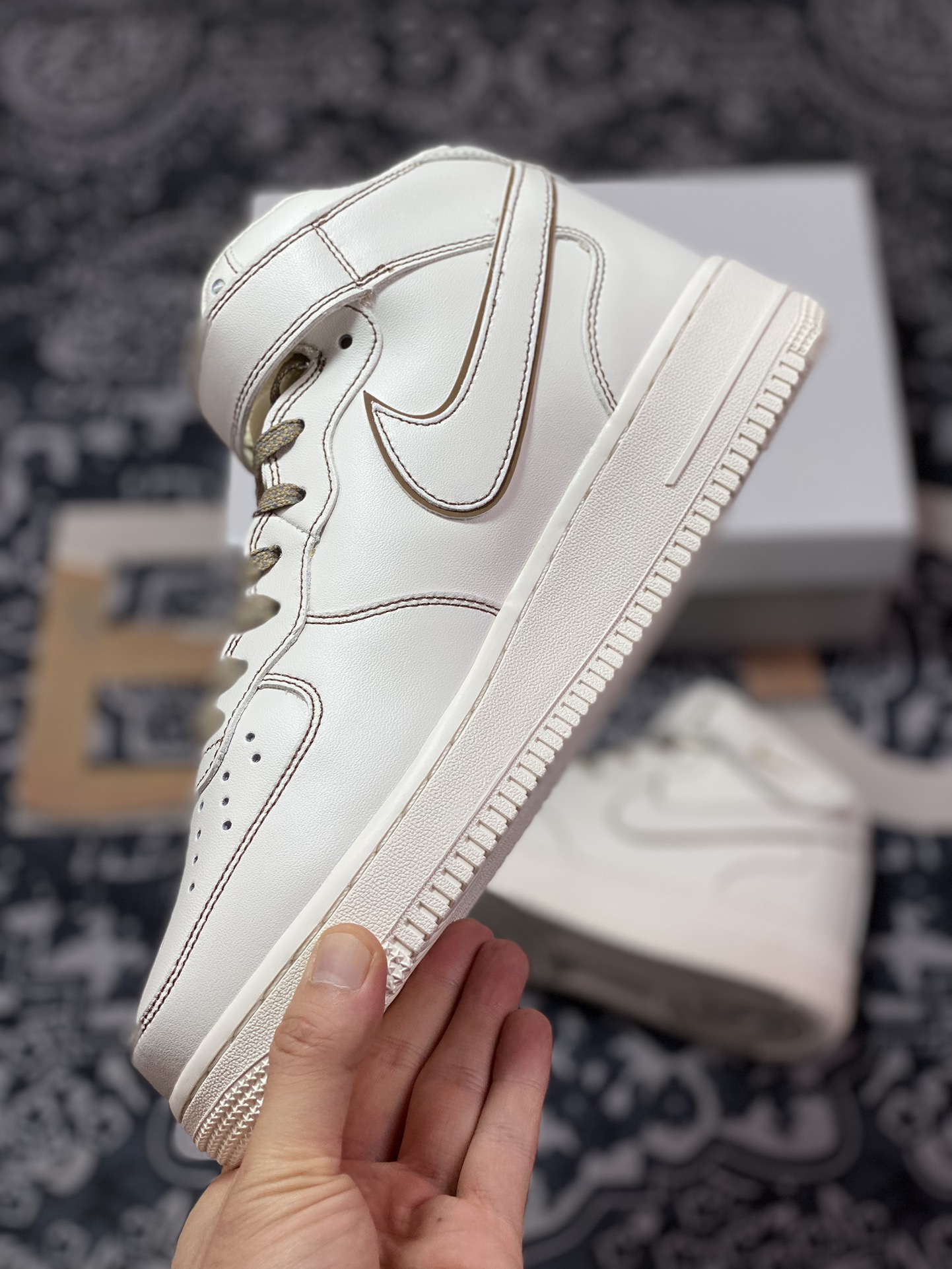 260  Air Force 1'07 Mid 兔八哥白棕3M  BY6899-692