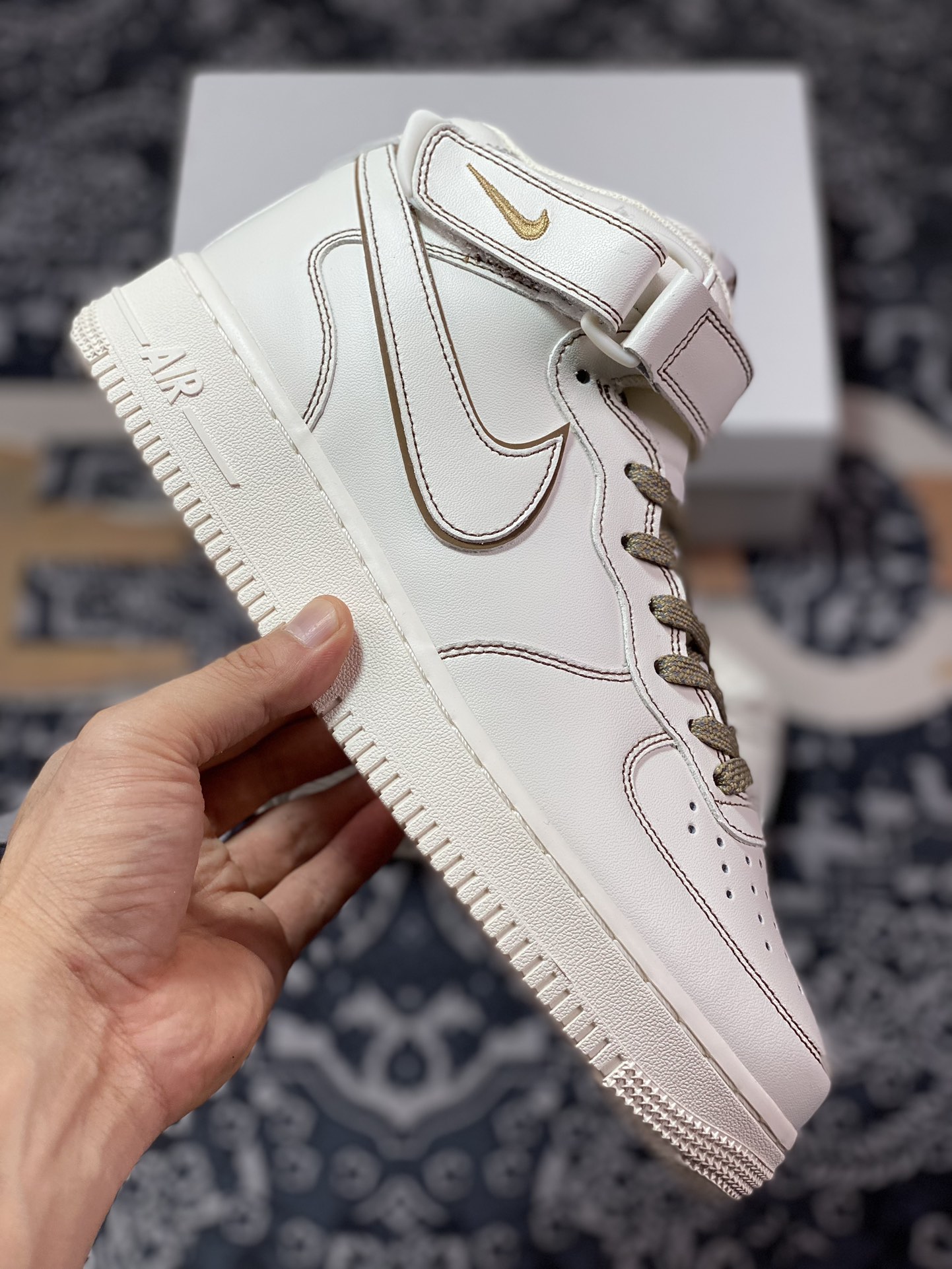 260  Air Force 1'07 Mid 兔八哥白棕3M  BY6899-692