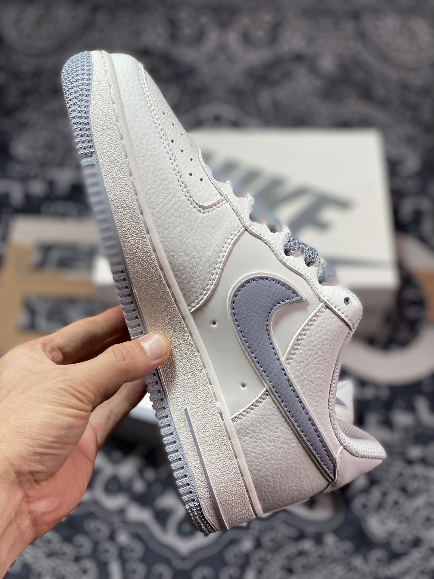 240  Stussy x Nike Air Force 1′07 Low"Beige/Grey"空军一号板鞋“米白烟灰斯图西刺绣小钩”AE1686-105