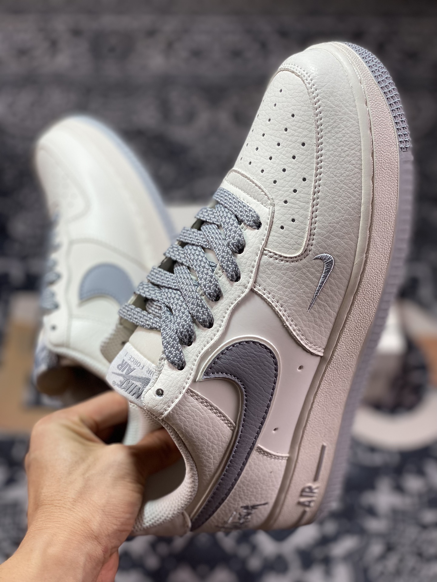 240  Stussy x Nike Air Force 1′07 Low"Beige/Grey"空军一号板鞋“米白烟灰斯图西刺绣小钩”AE1686-105