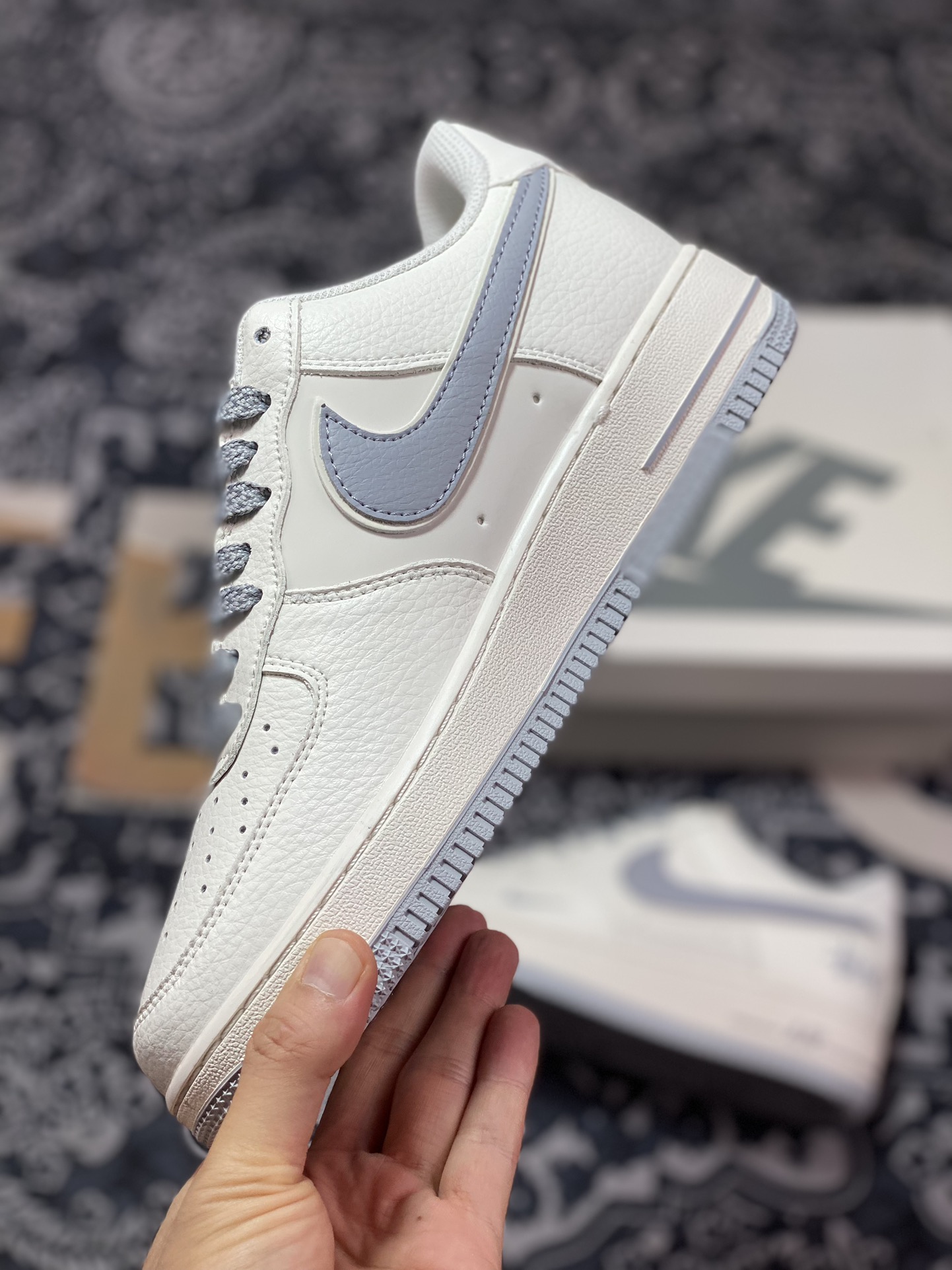 240  Stussy x Nike Air Force 1′07 Low"Beige/Grey"空军一号板鞋“米白烟灰斯图西刺绣小钩”AE1686-105