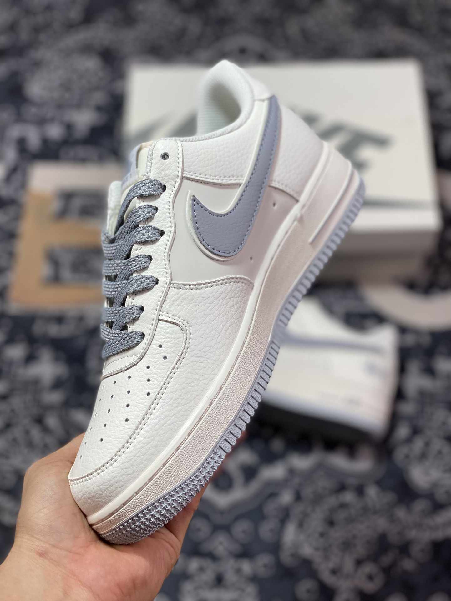 240  Stussy x Nike Air Force 1′07 Low"Beige/Grey"空军一号板鞋“米白烟灰斯图西刺绣小钩”AE1686-105