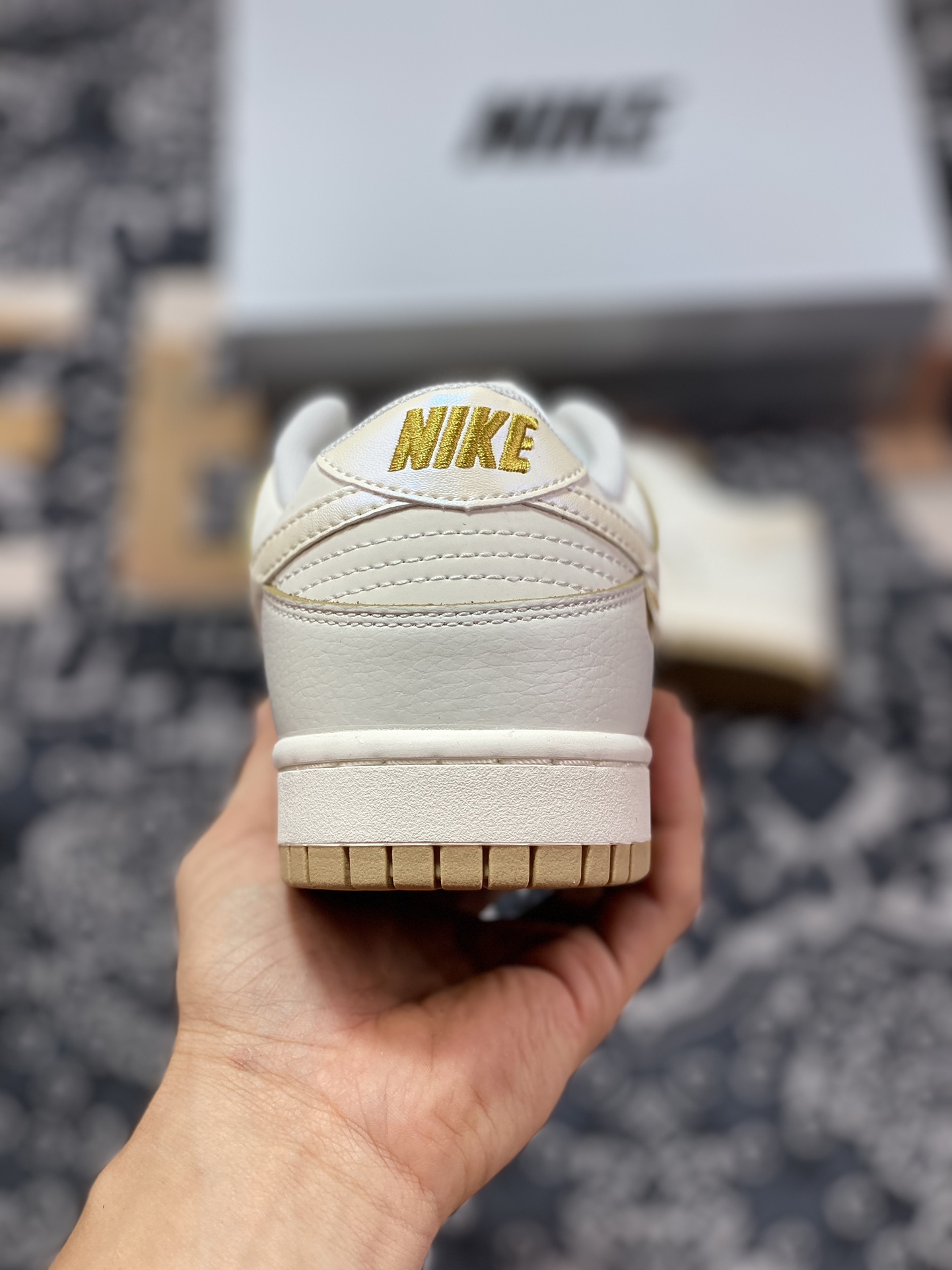 280   SB Dunk Low Retro 扣篮系列低帮休闲运动滑板板鞋“皮革米白珠光卡其小钩”KK0517-002