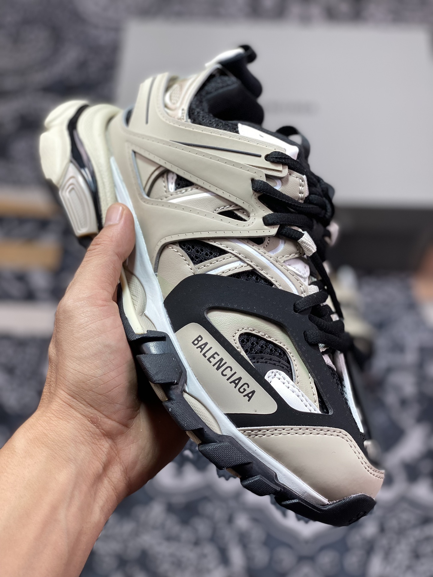 480 巴黎世家BALENCIAGA Track Trainers 3.0代复古慢跑鞋“沙漠黄米白黑”542436 W3AC4 8071