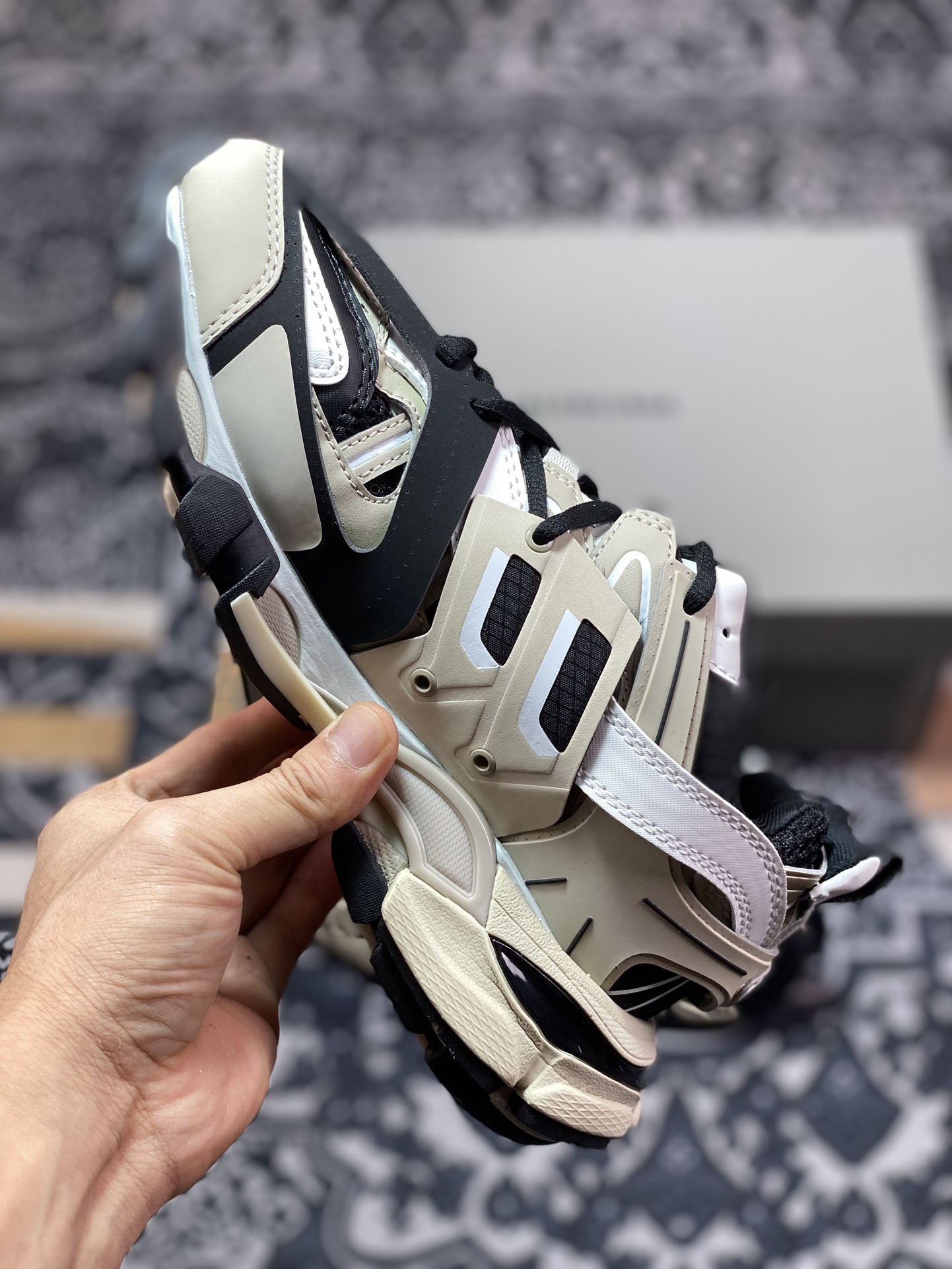 480 巴黎世家BALENCIAGA Track Trainers 3.0代复古慢跑鞋“沙漠黄米白黑”542436 W3AC4 8071