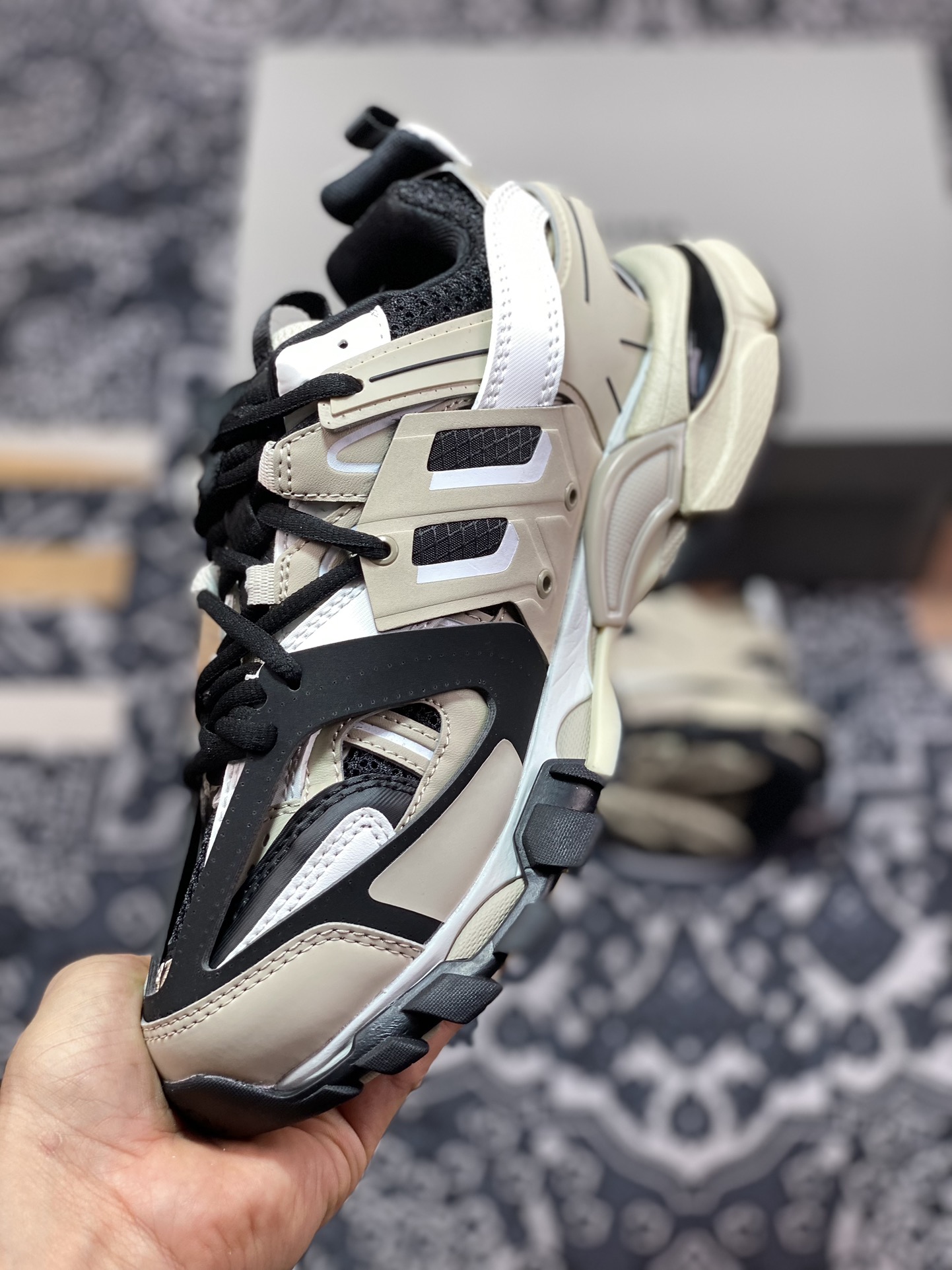 480 巴黎世家BALENCIAGA Track Trainers 3.0代复古慢跑鞋“沙漠黄米白黑”542436 W3AC4 8071