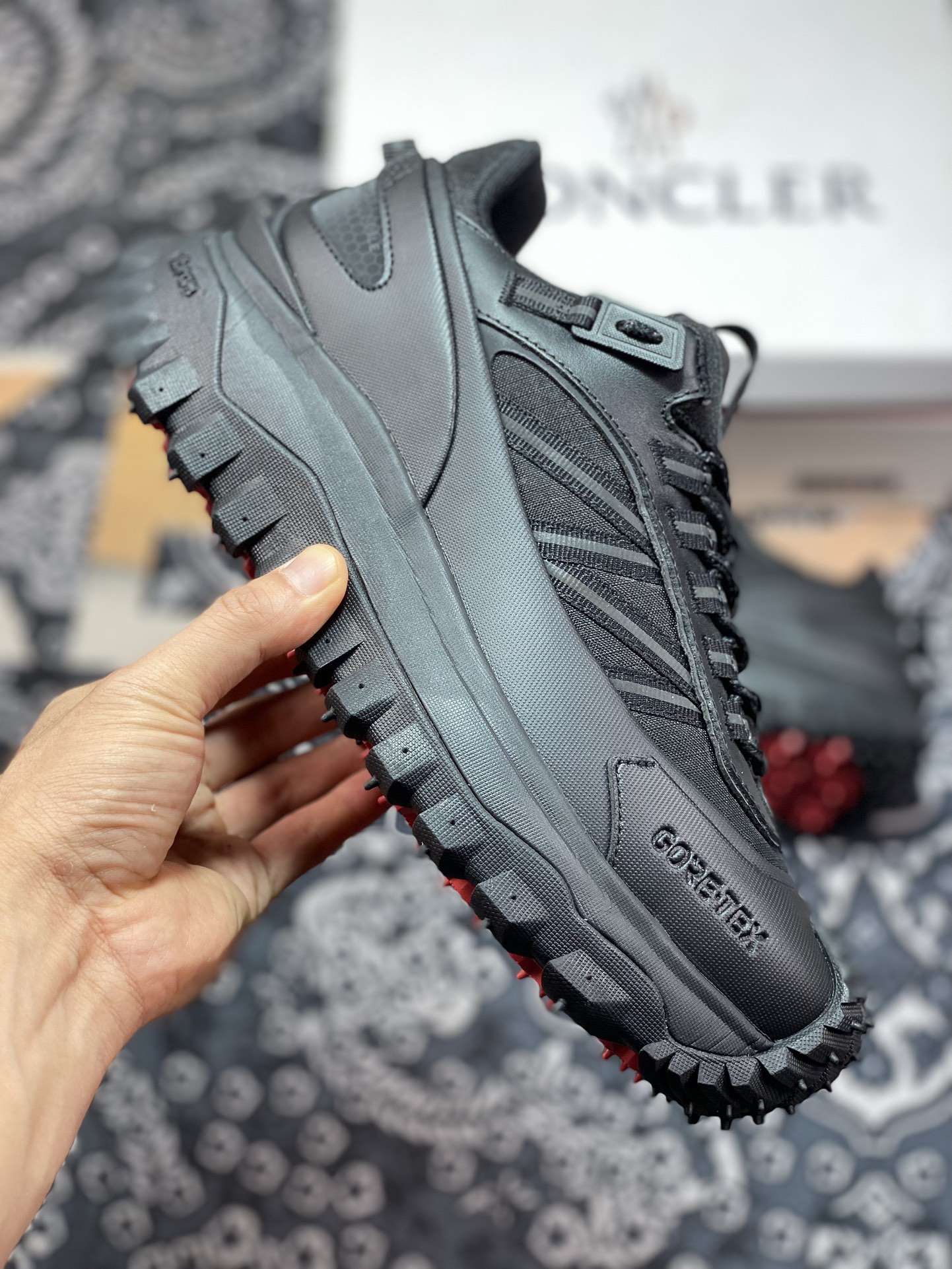 560 Moncler Trailgrip Gore-Tex 越野旅行系列低帮运动鞋“全黑”H209A4M00100M2058999