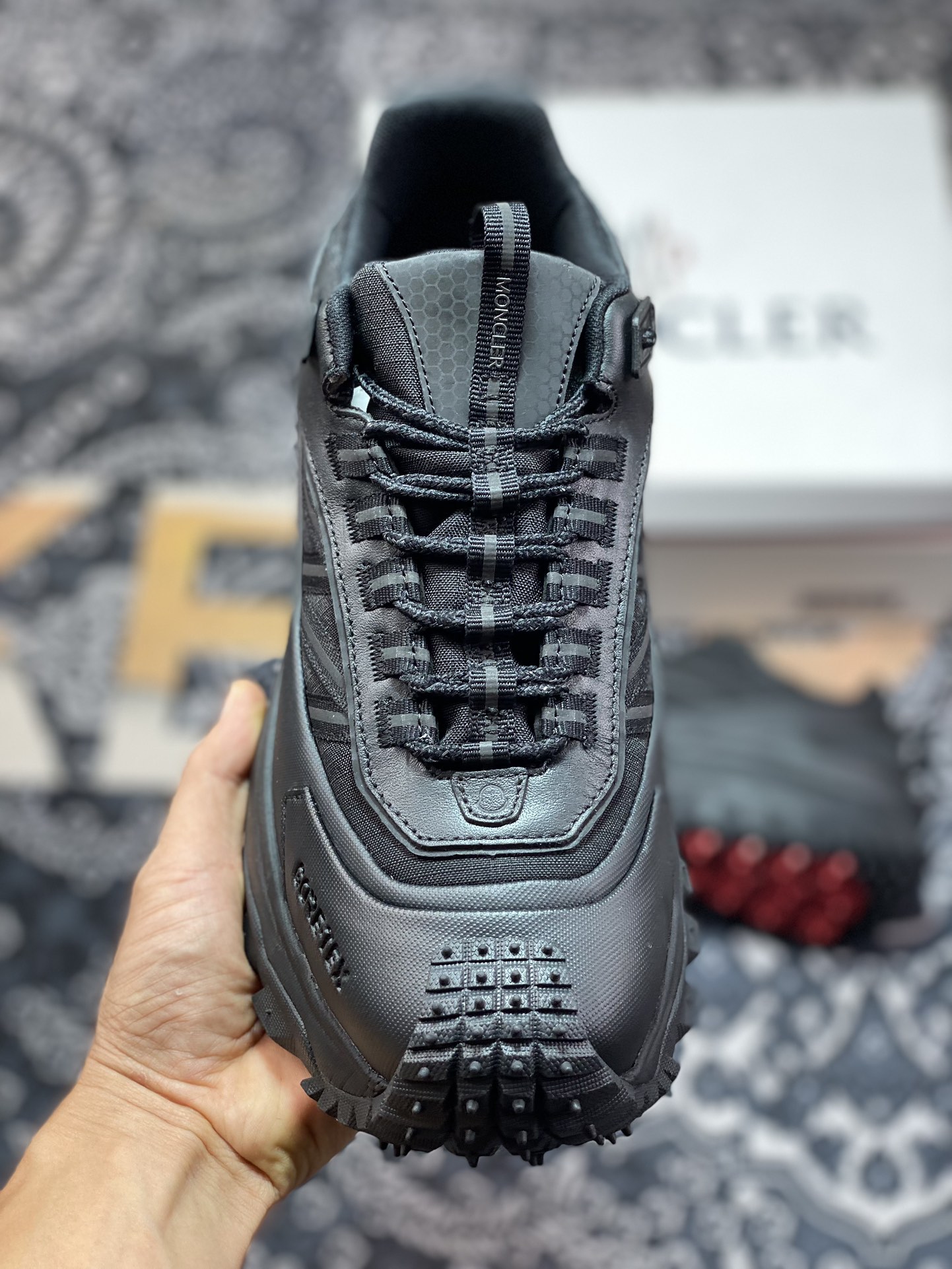 560 Moncler Trailgrip Gore-Tex 越野旅行系列低帮运动鞋“全黑”H209A4M00100M2058999