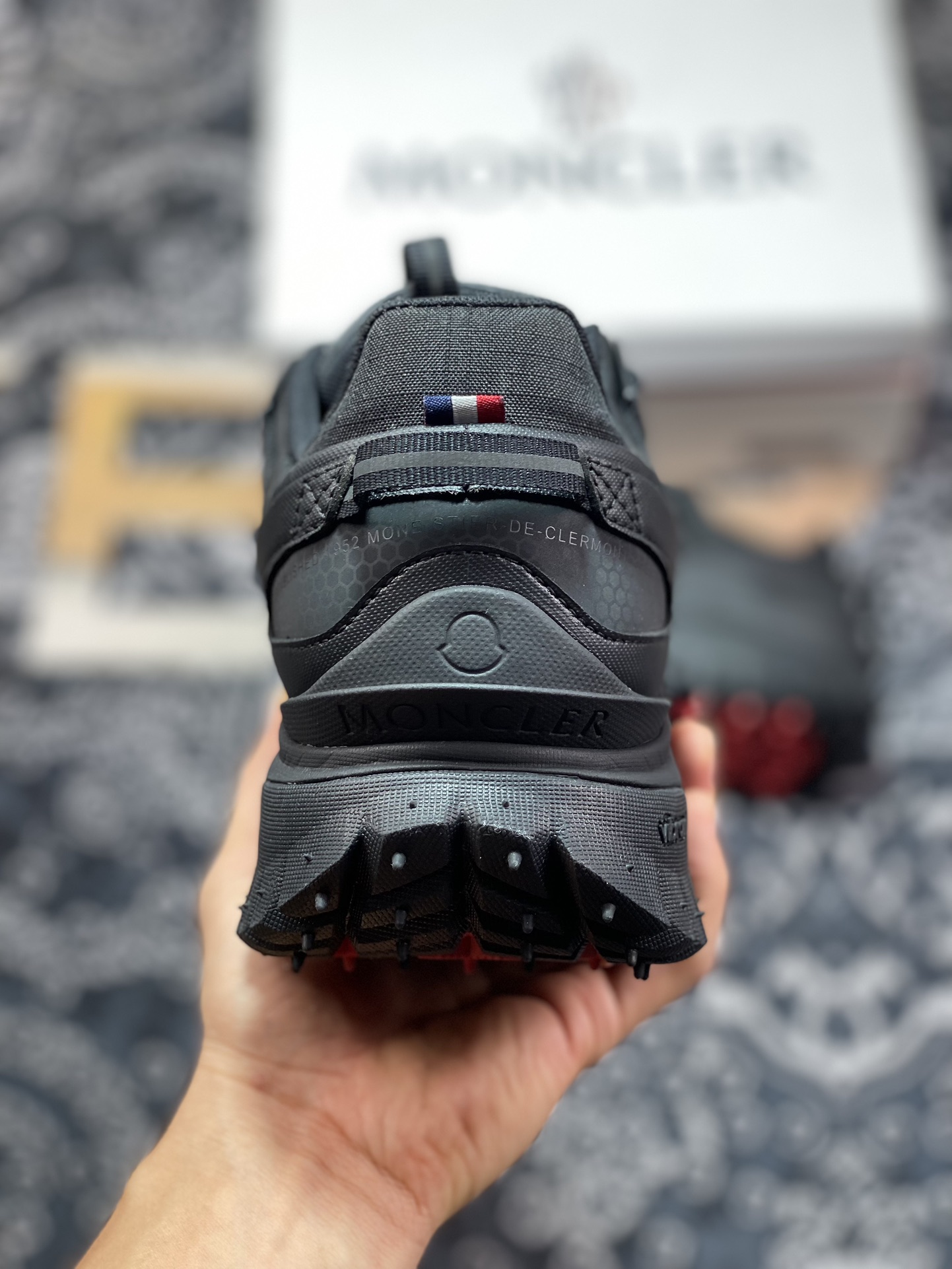 560 Moncler Trailgrip Gore-Tex 越野旅行系列低帮运动鞋“全黑”H209A4M00100M2058999