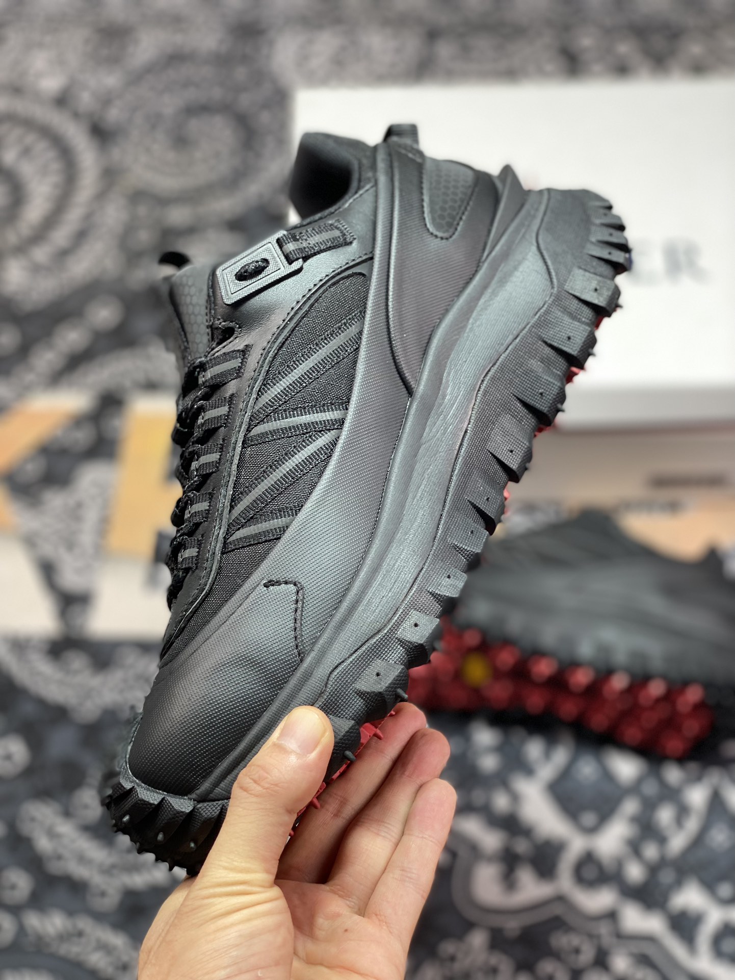 560 Moncler Trailgrip Gore-Tex 越野旅行系列低帮运动鞋“全黑”H209A4M00100M2058999