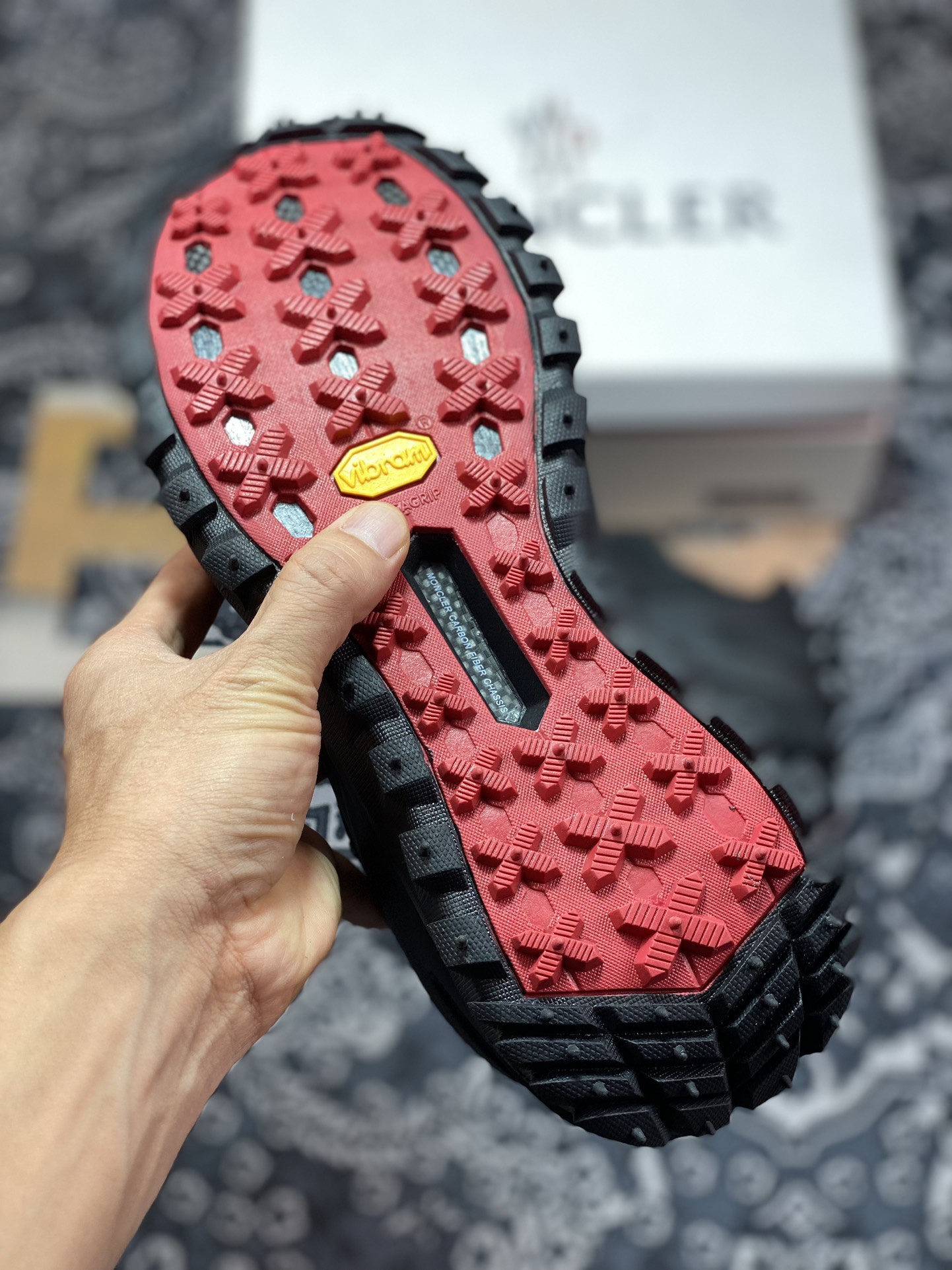 560 Moncler Trailgrip Gore-Tex 越野旅行系列低帮运动鞋“全黑”H209A4M00100M2058999