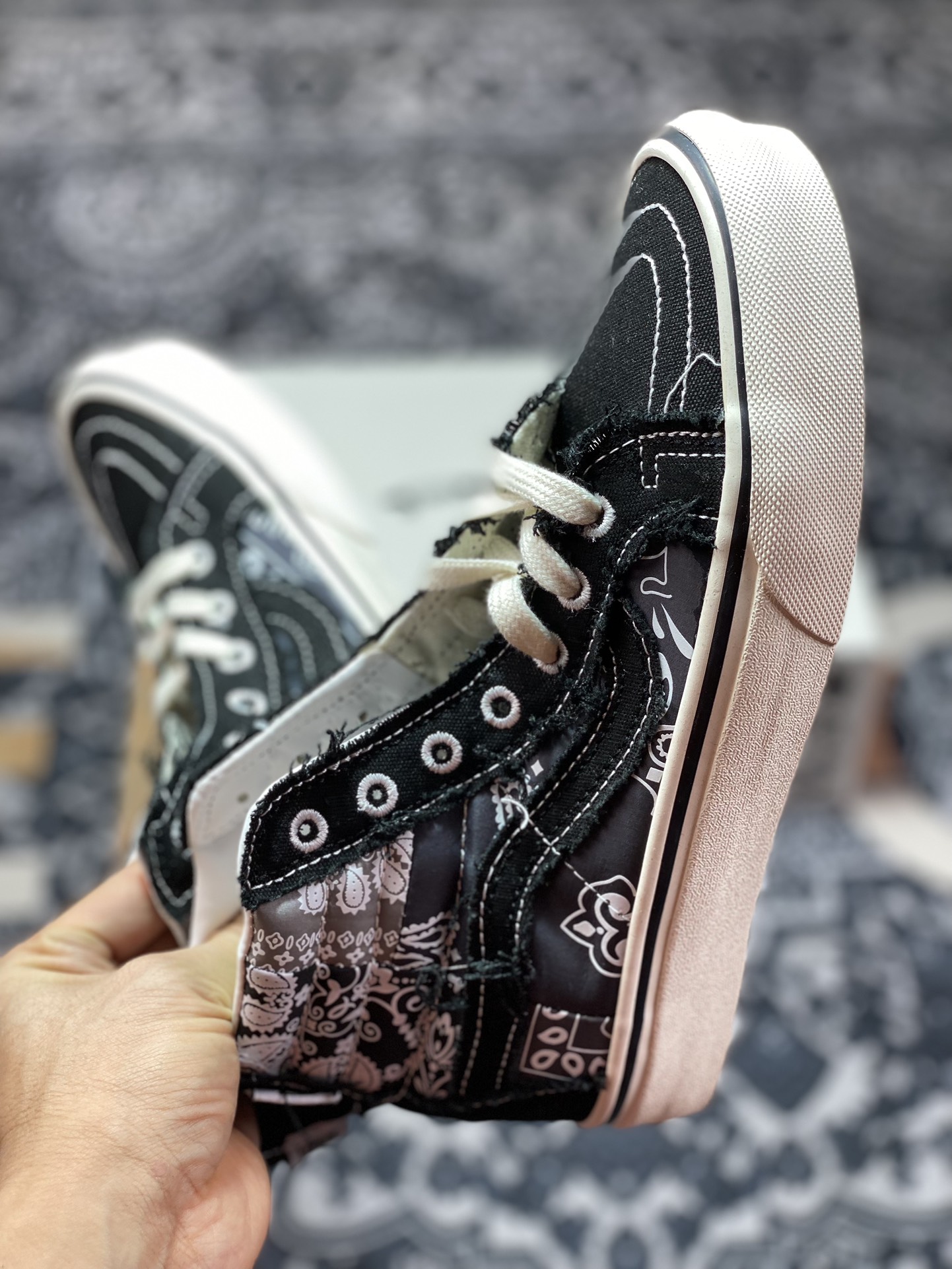 180  Vault by Vans x INVINCIBLE联名系列 Sk8-Hi 蜕变中 VN000CDDBP6