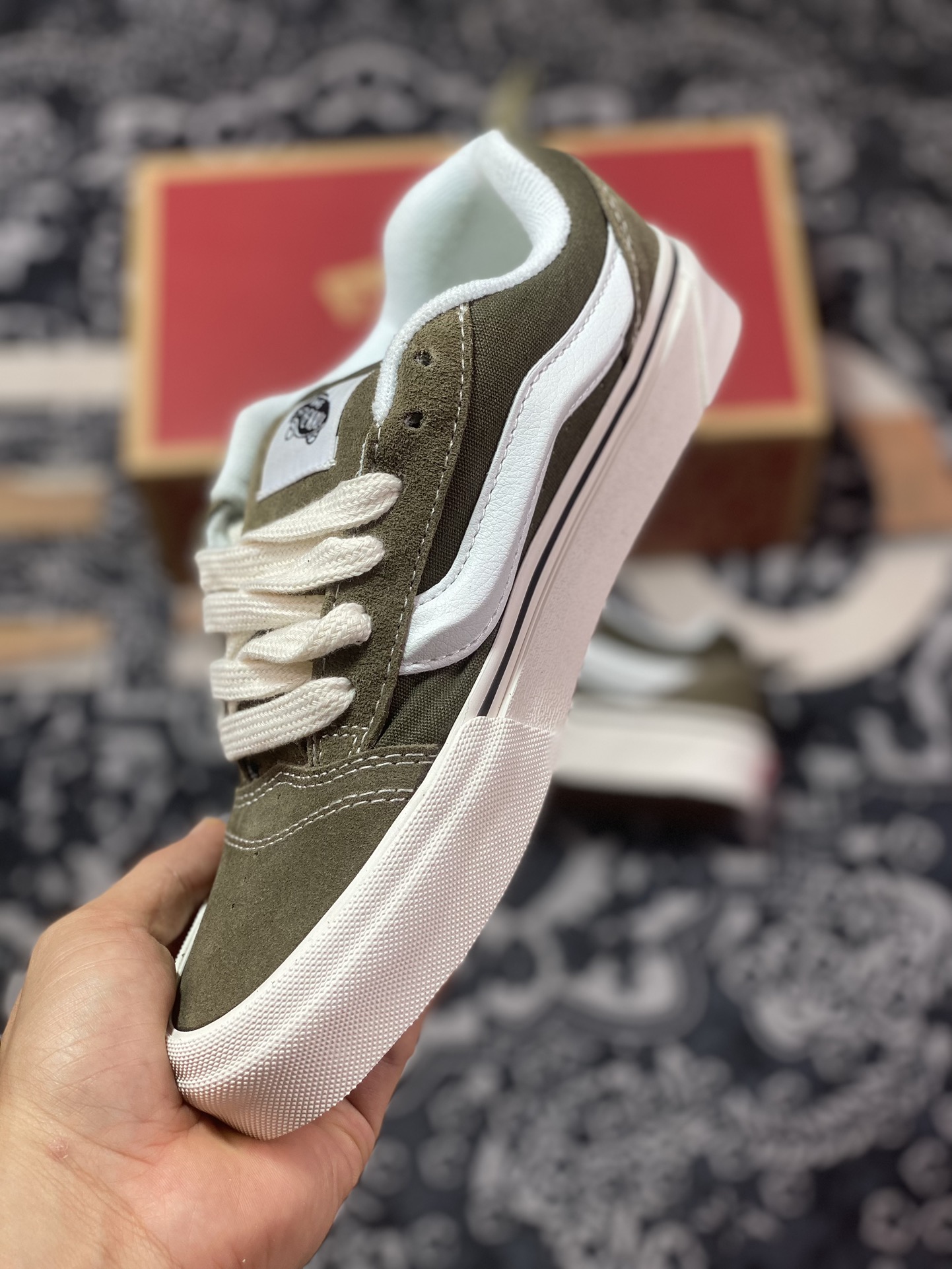 170  Vans Classics Knu Skool 面包鞋