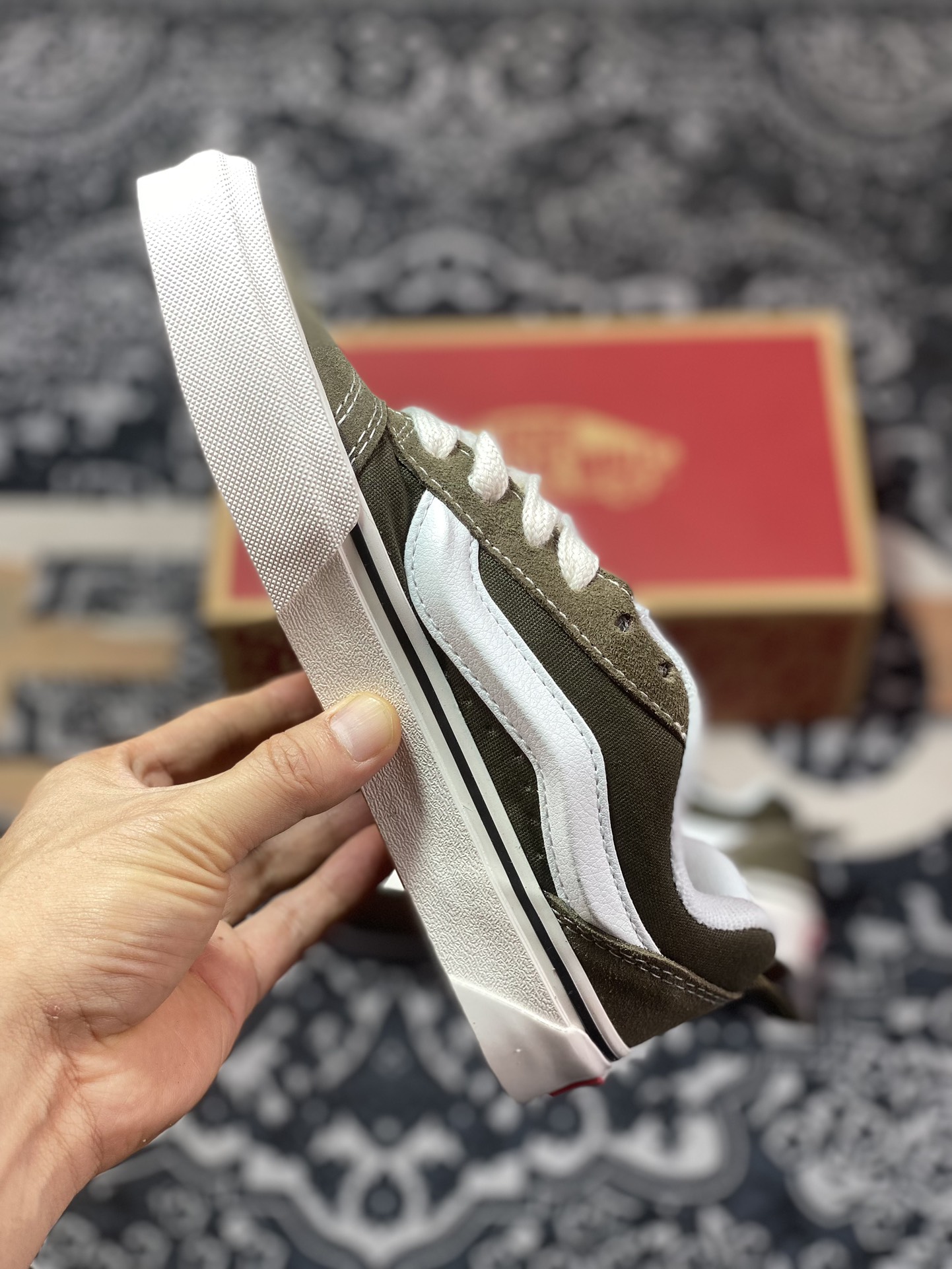 170  Vans Classics Knu Skool 面包鞋