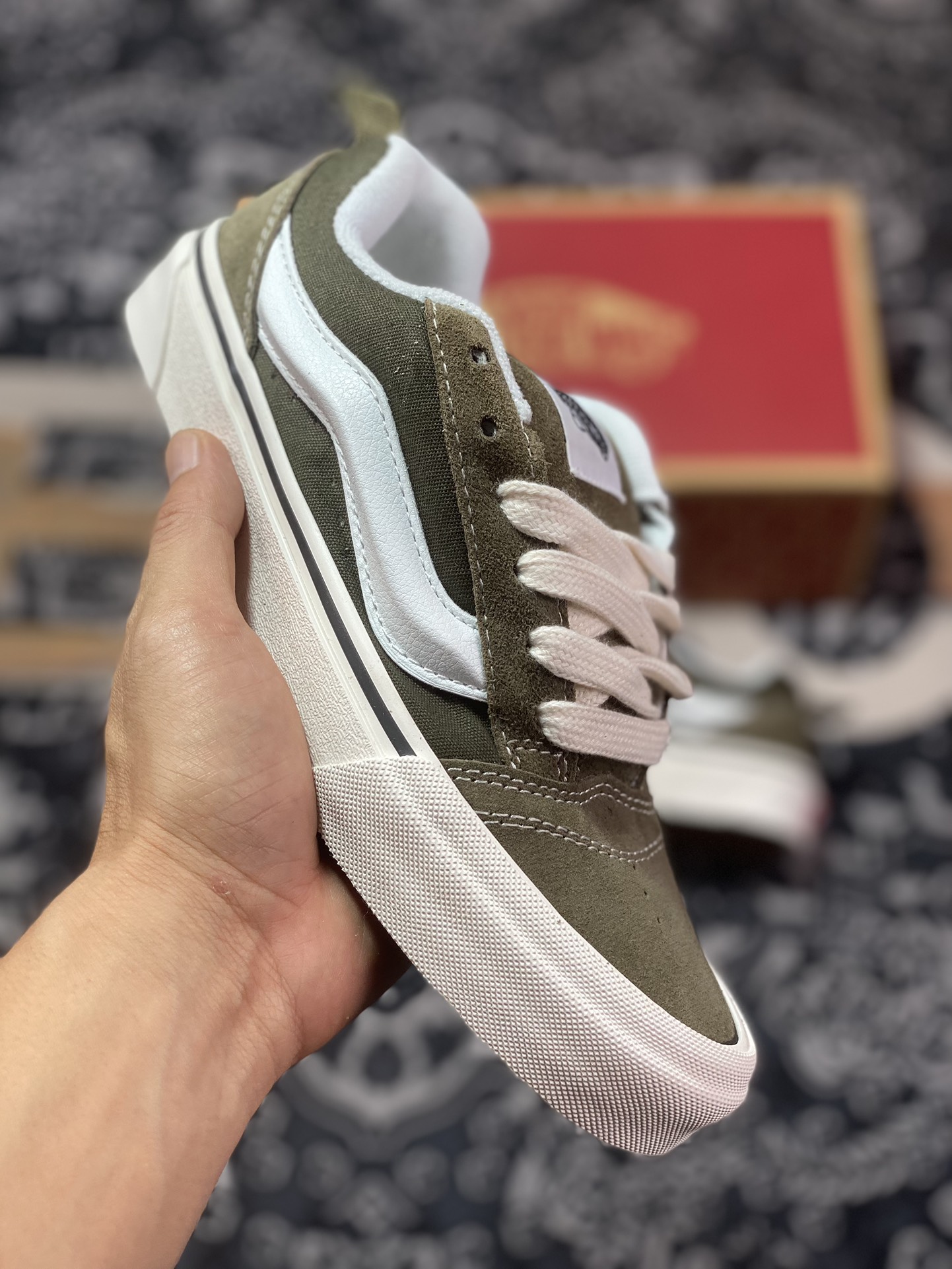 170  Vans Classics Knu Skool 面包鞋