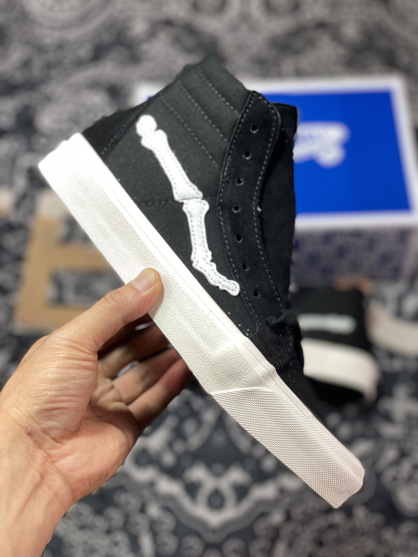 170  Blends x Vans OG Vault Sk8-Hi 骨头联名 黑色骨头侧边条拉链高帮休闲帆布鞋  VN000ZSJSZP