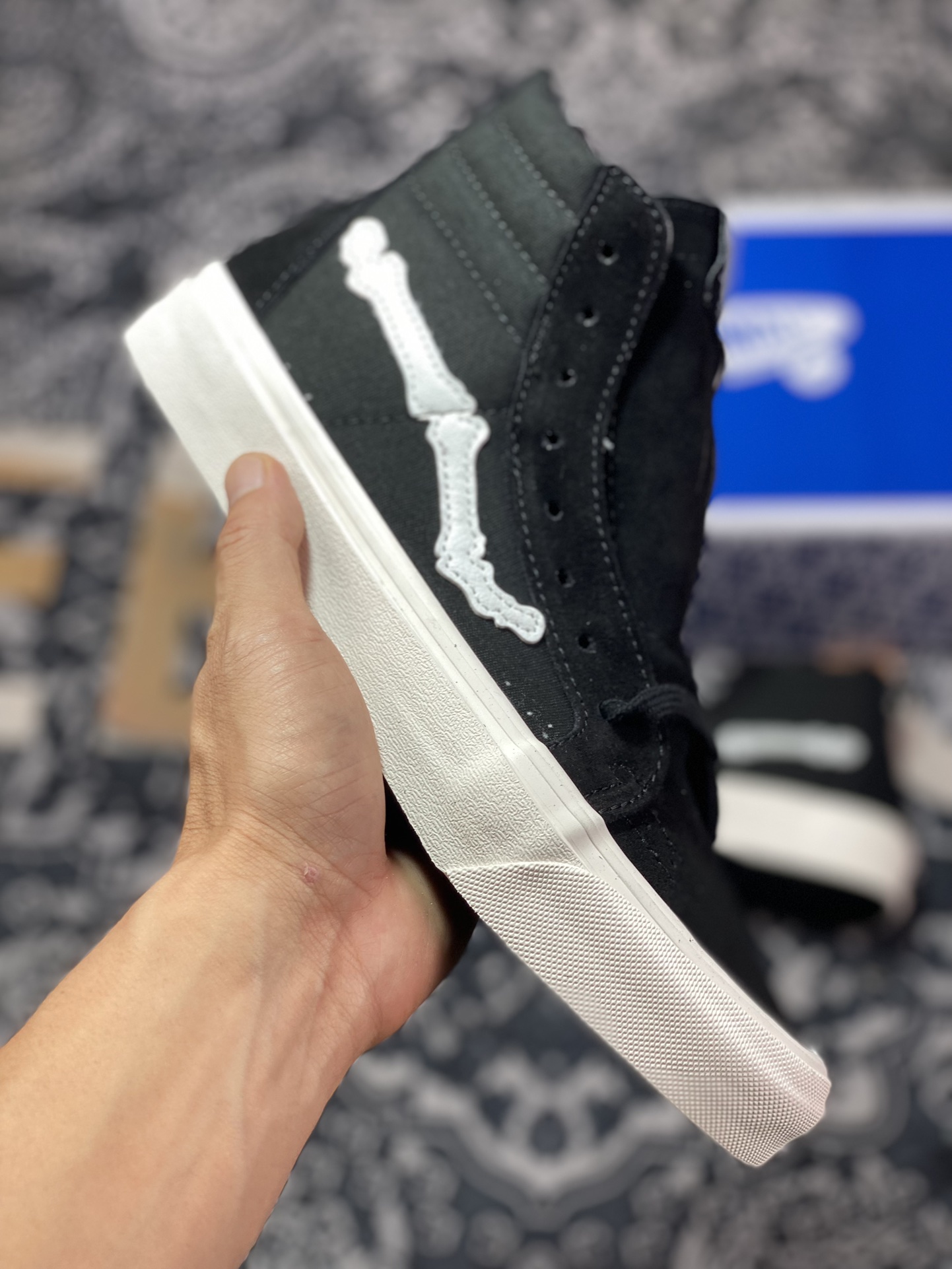 170  Blends x Vans OG Vault Sk8-Hi 骨头联名 黑色骨头侧边条拉链高帮休闲帆布鞋  VN000ZSJSZP