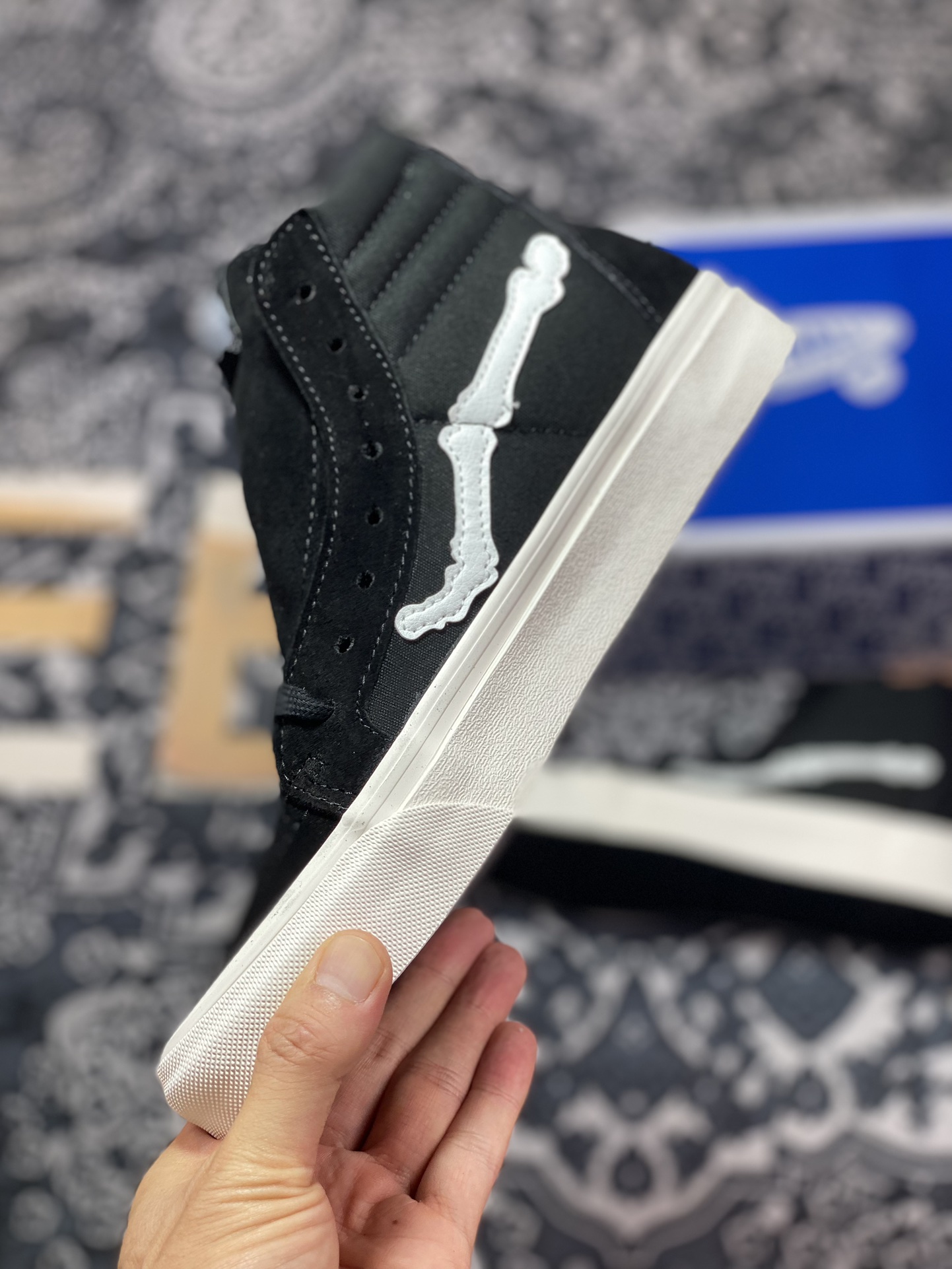 170  Blends x Vans OG Vault Sk8-Hi 骨头联名 黑色骨头侧边条拉链高帮休闲帆布鞋  VN000ZSJSZP