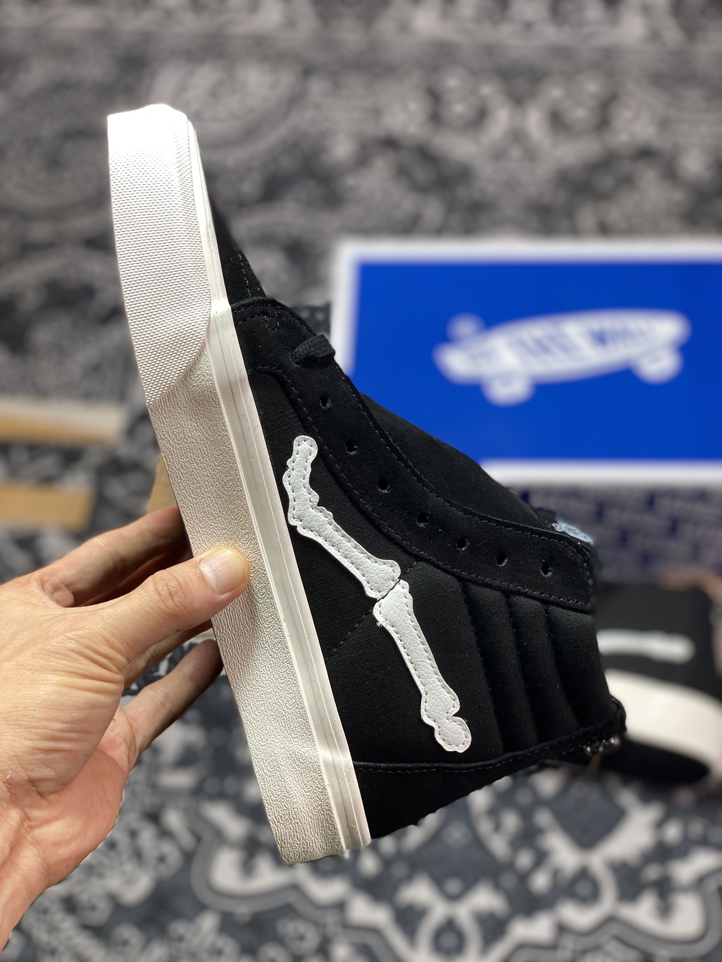 170  Blends x Vans OG Vault Sk8-Hi 骨头联名 黑色骨头侧边条拉链高帮休闲帆布鞋  VN000ZSJSZP