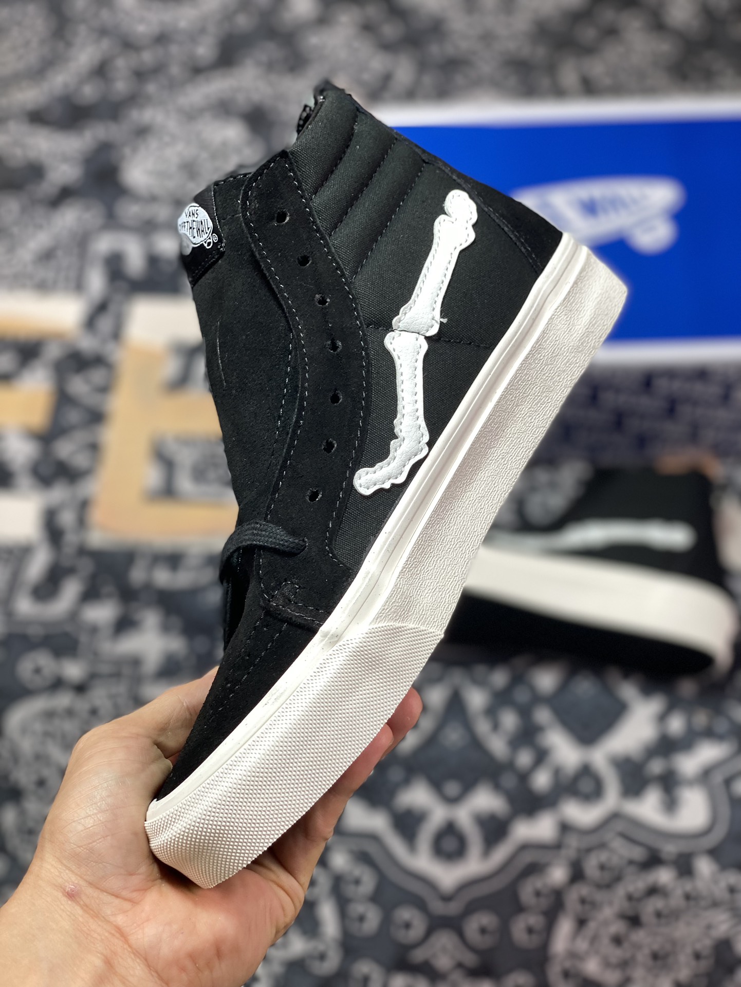 170  Blends x Vans OG Vault Sk8-Hi 骨头联名 黑色骨头侧边条拉链高帮休闲帆布鞋  VN000ZSJSZP