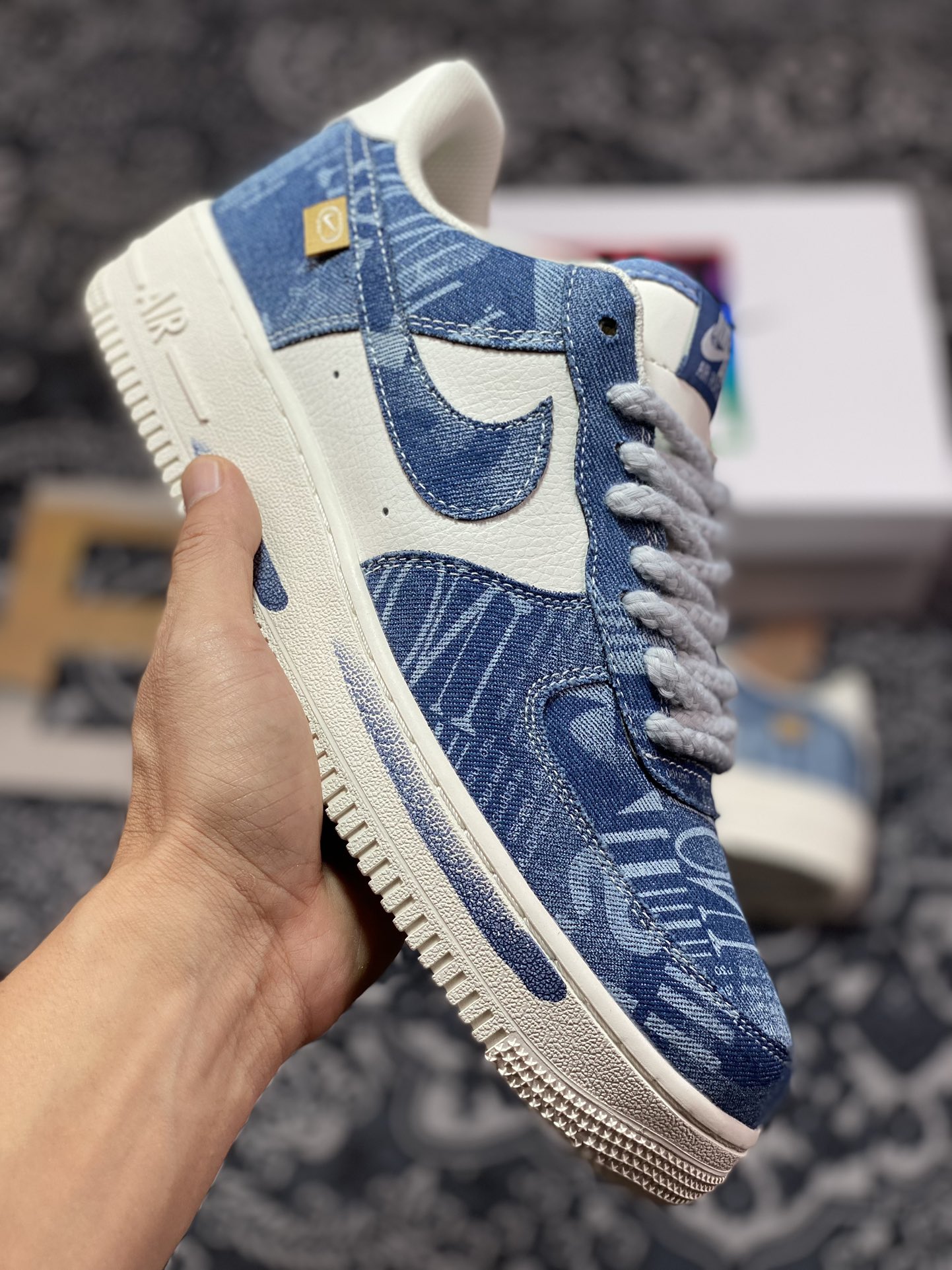 240 耐克Nike Air Force 1′07 Low”Exclusive Denim”空军一号板鞋“牛仔深蓝米白刷漆”FB0607-088