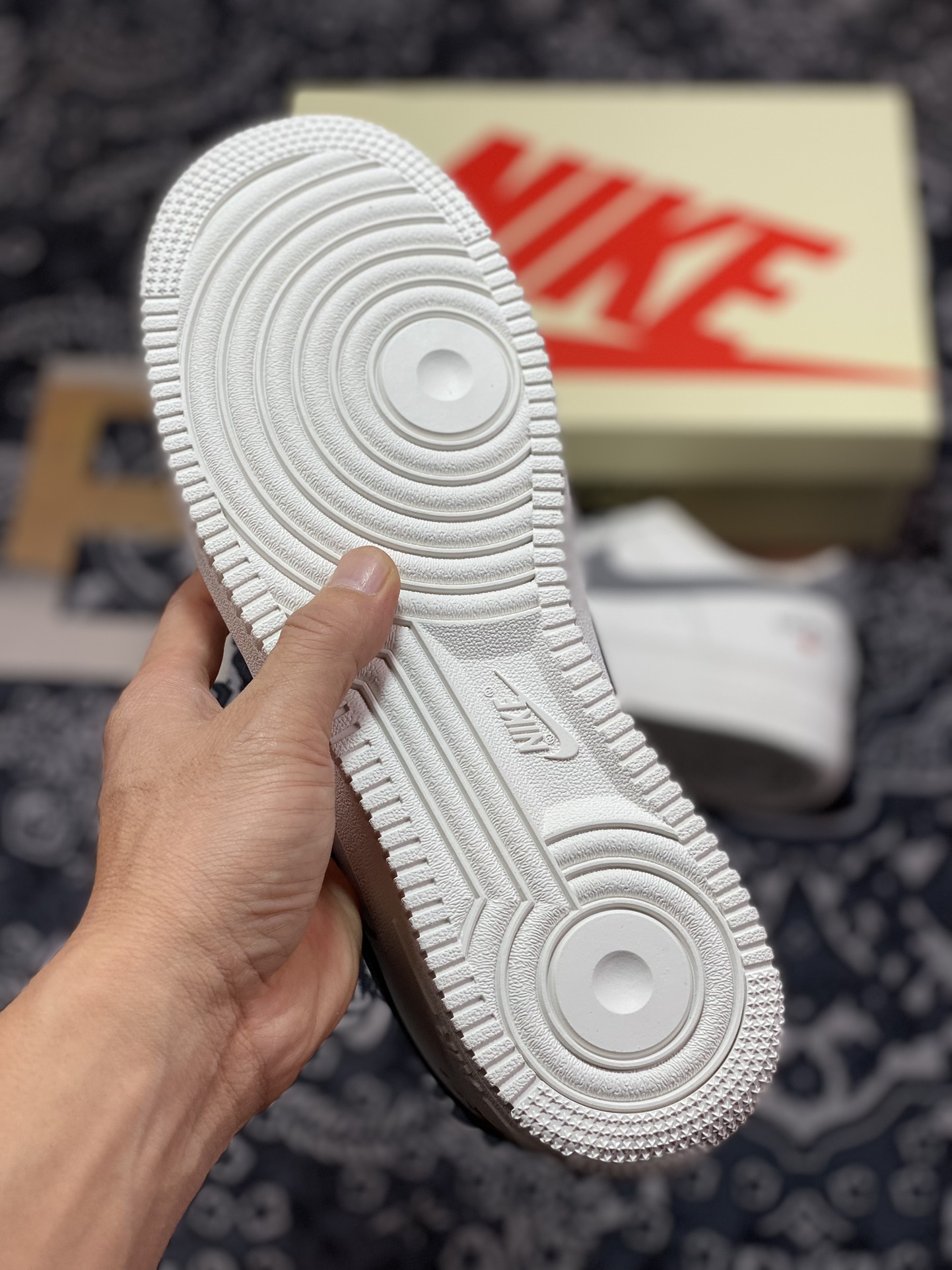 240   Nike Air Force 1 07 Low"White/Grey"空军一号经典板鞋“联名白深灰红刺绣十字架小钩”NY-330711