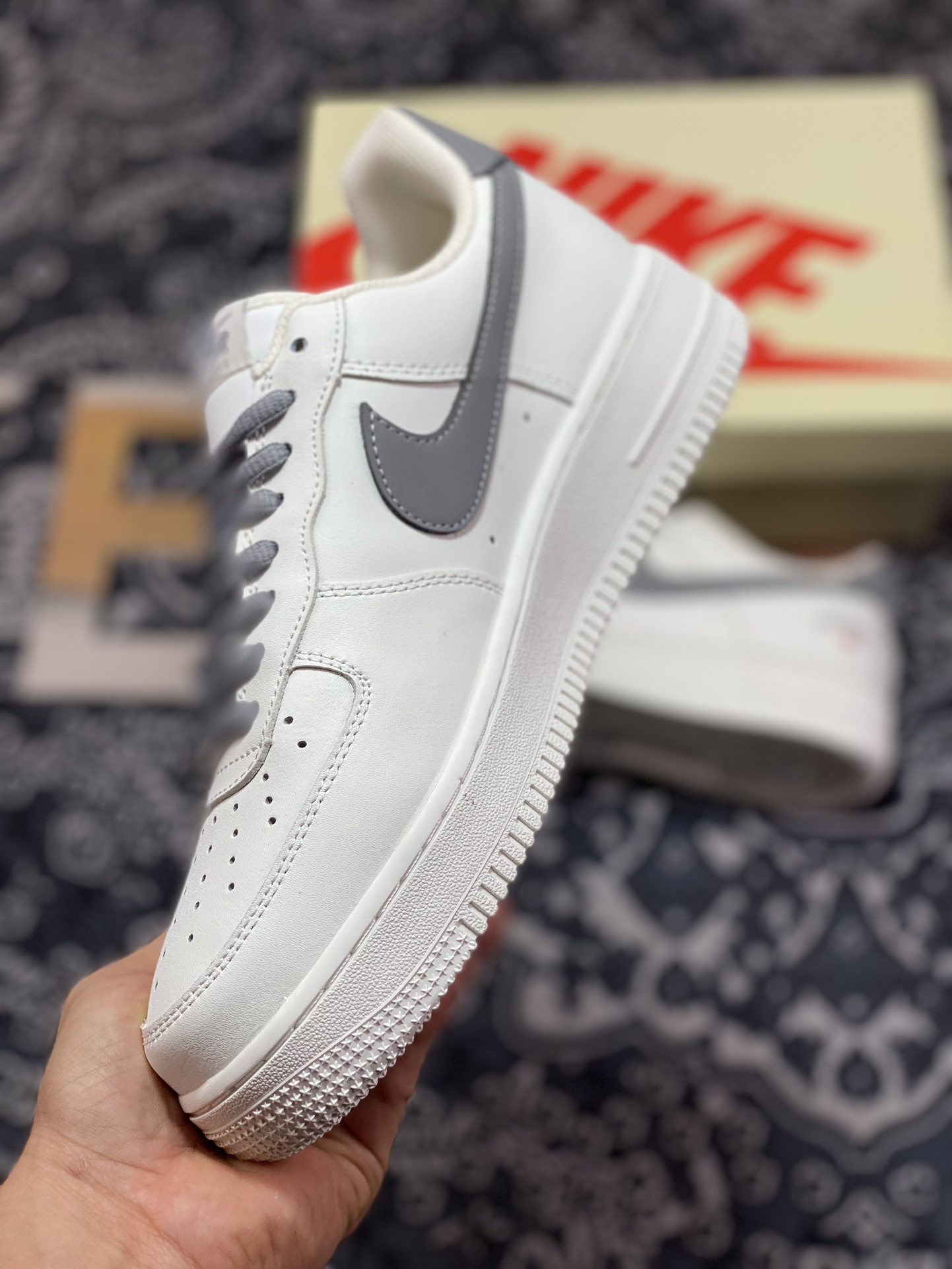 240   Nike Air Force 1 07 Low"White/Grey"空军一号经典板鞋“联名白深灰红刺绣十字架小钩”NY-330711