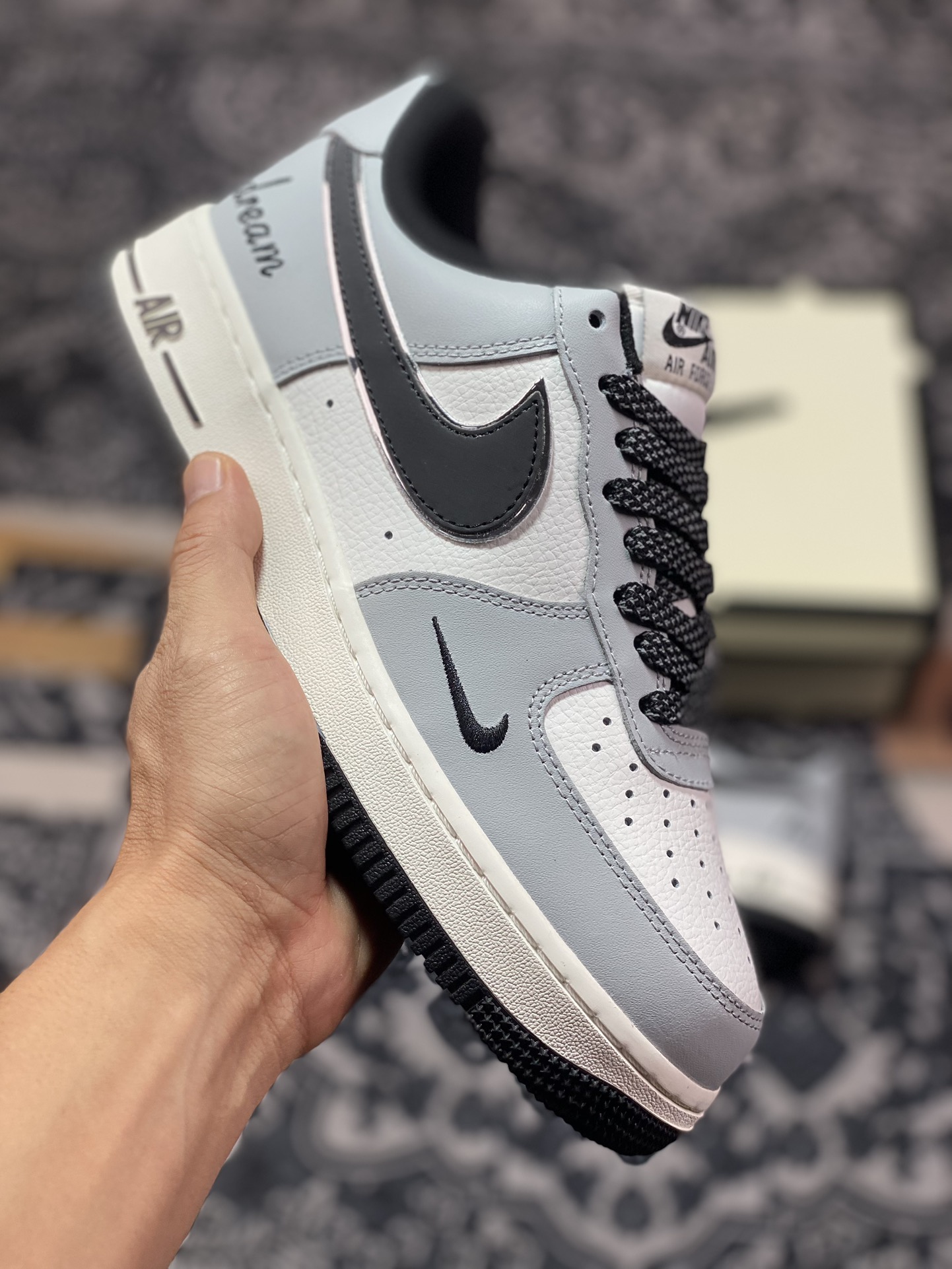 220 Nike Air Force 1’07 Low EMB”Grey/Black/Flax Dream/Mini Swoosh”空军一号板鞋“烟灰白黑Flax Dream刺绣小钩”KP3069-021