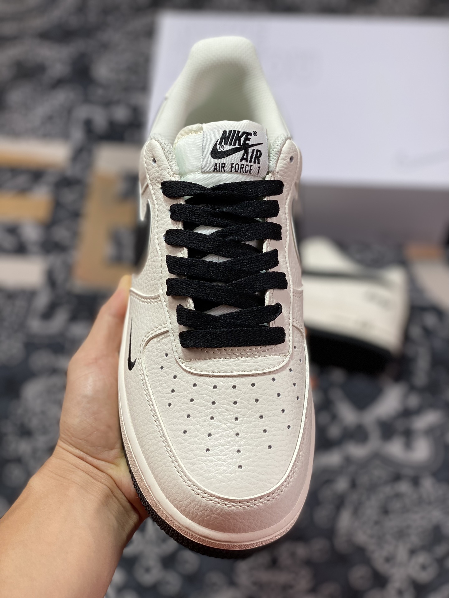 220  Air Force 1'07 Low Retro SP 空军一号系列低帮板鞋“皮革米白黑刺绣小钩”