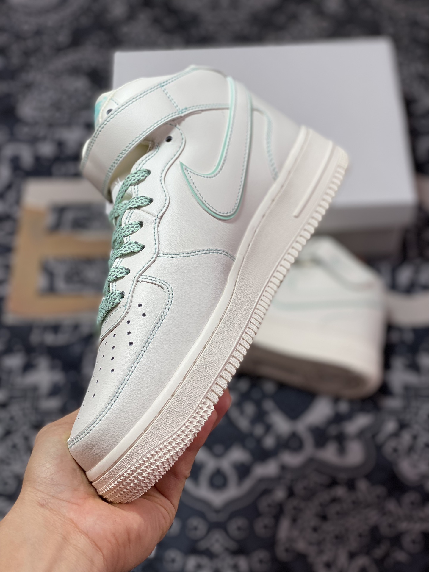 260  Air Force 1 '07 Mid 兔八哥炫绿3M BY6899-695