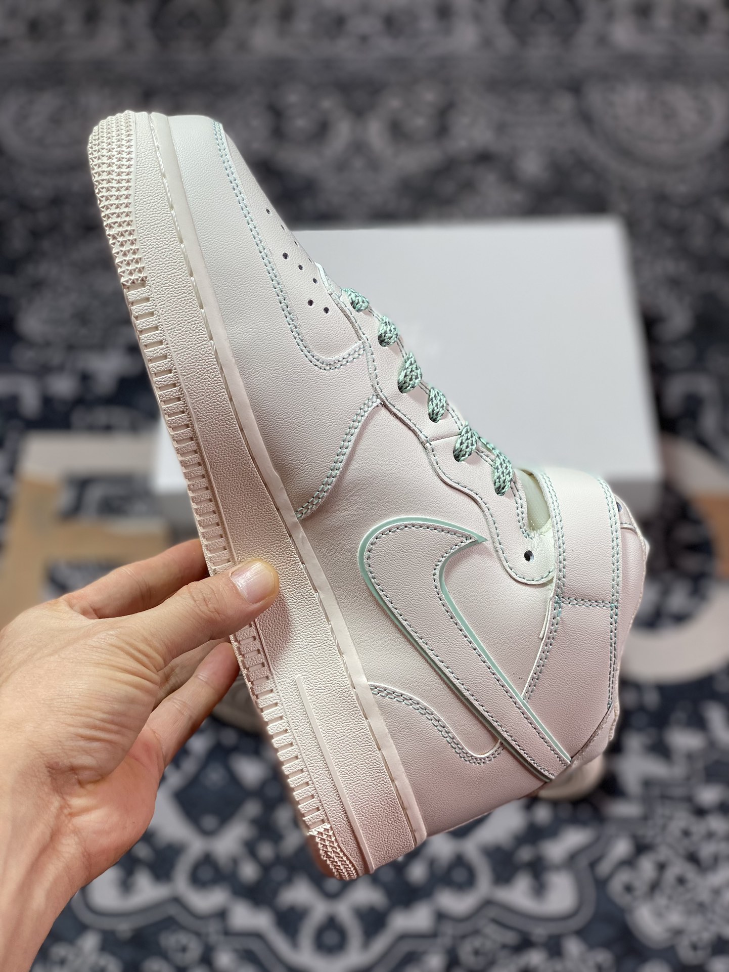 260  Air Force 1 '07 Mid 兔八哥炫绿3M BY6899-695