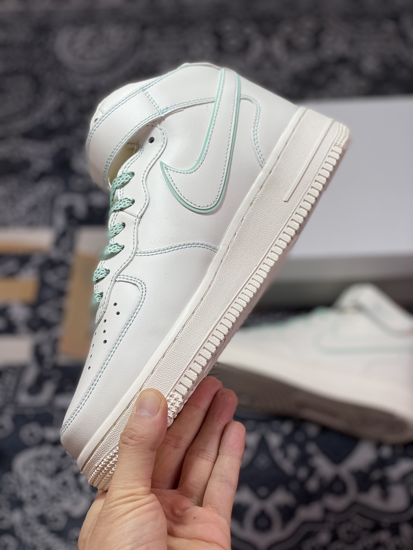 260  Air Force 1 '07 Mid 兔八哥炫绿3M BY6899-695