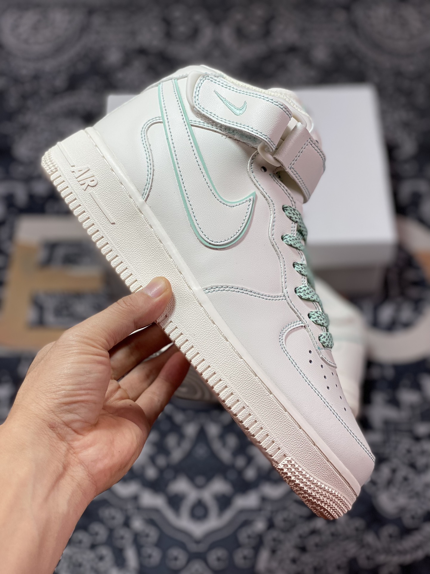 260  Air Force 1 '07 Mid 兔八哥炫绿3M BY6899-695