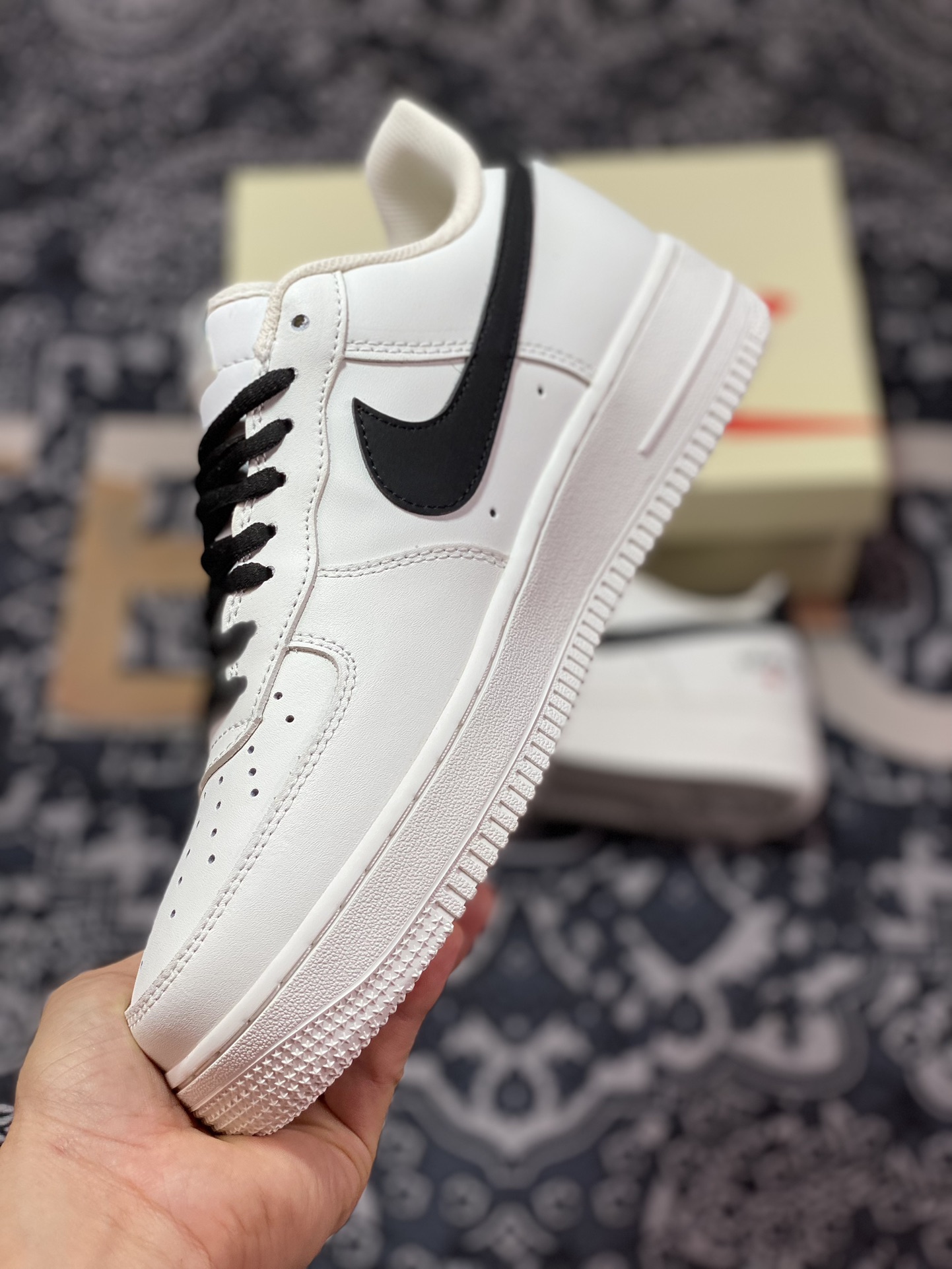 240  Air Force 1 '07 Low 红十字会白黑 NY220711